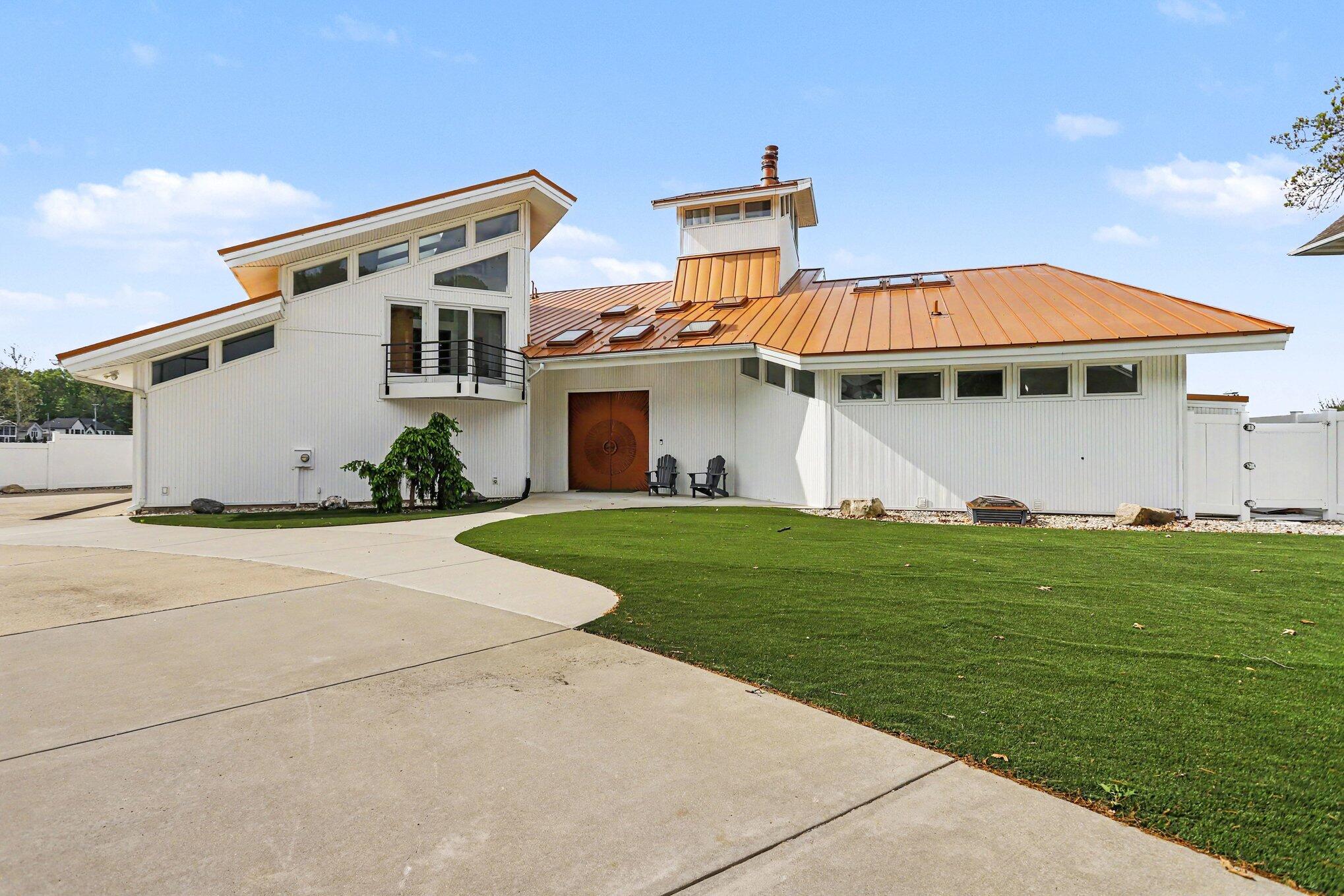1046 N Eagle Lake Drive Kalamazoo MI 49009
