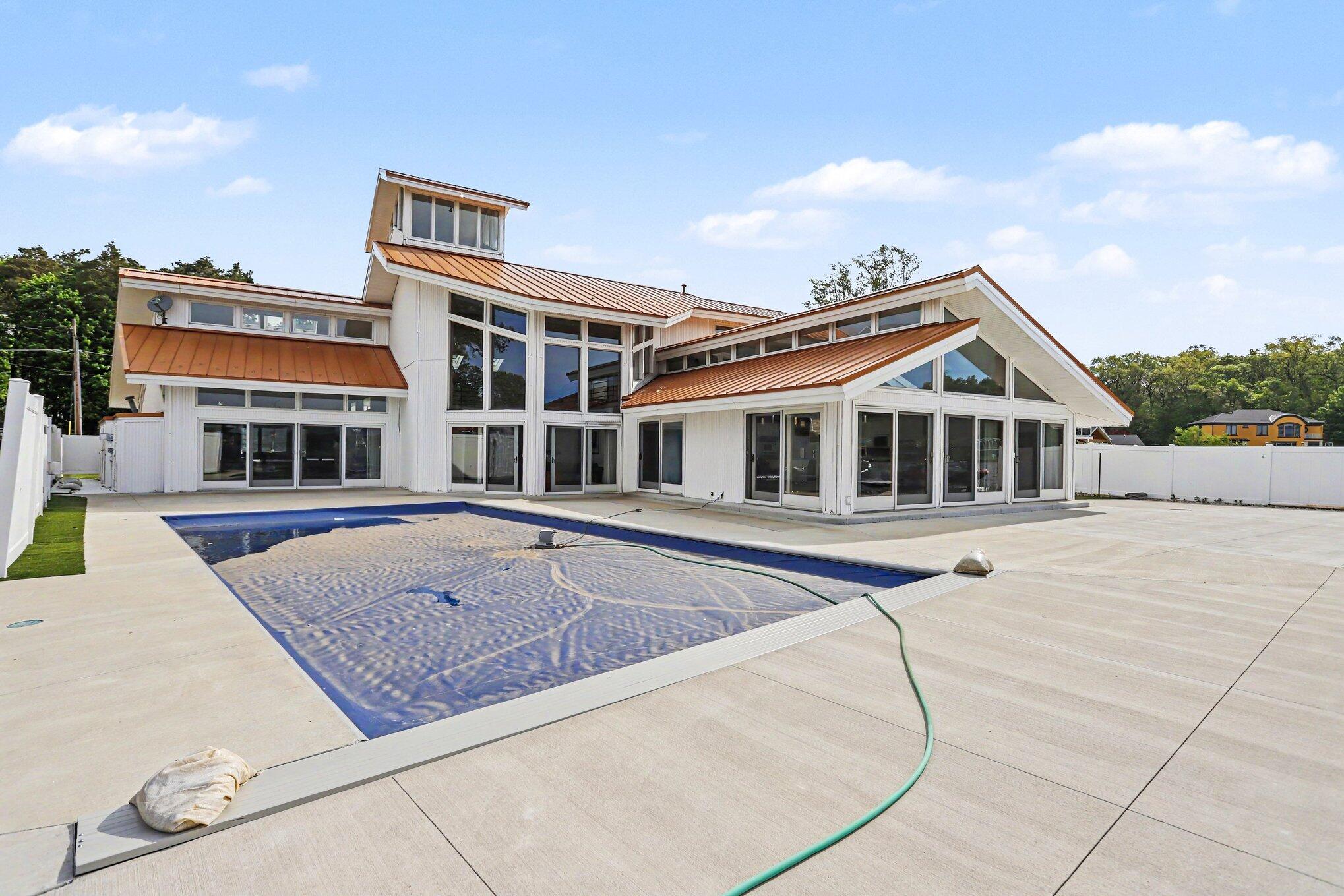 1046 N Eagle Lake Drive Kalamazoo MI 49009