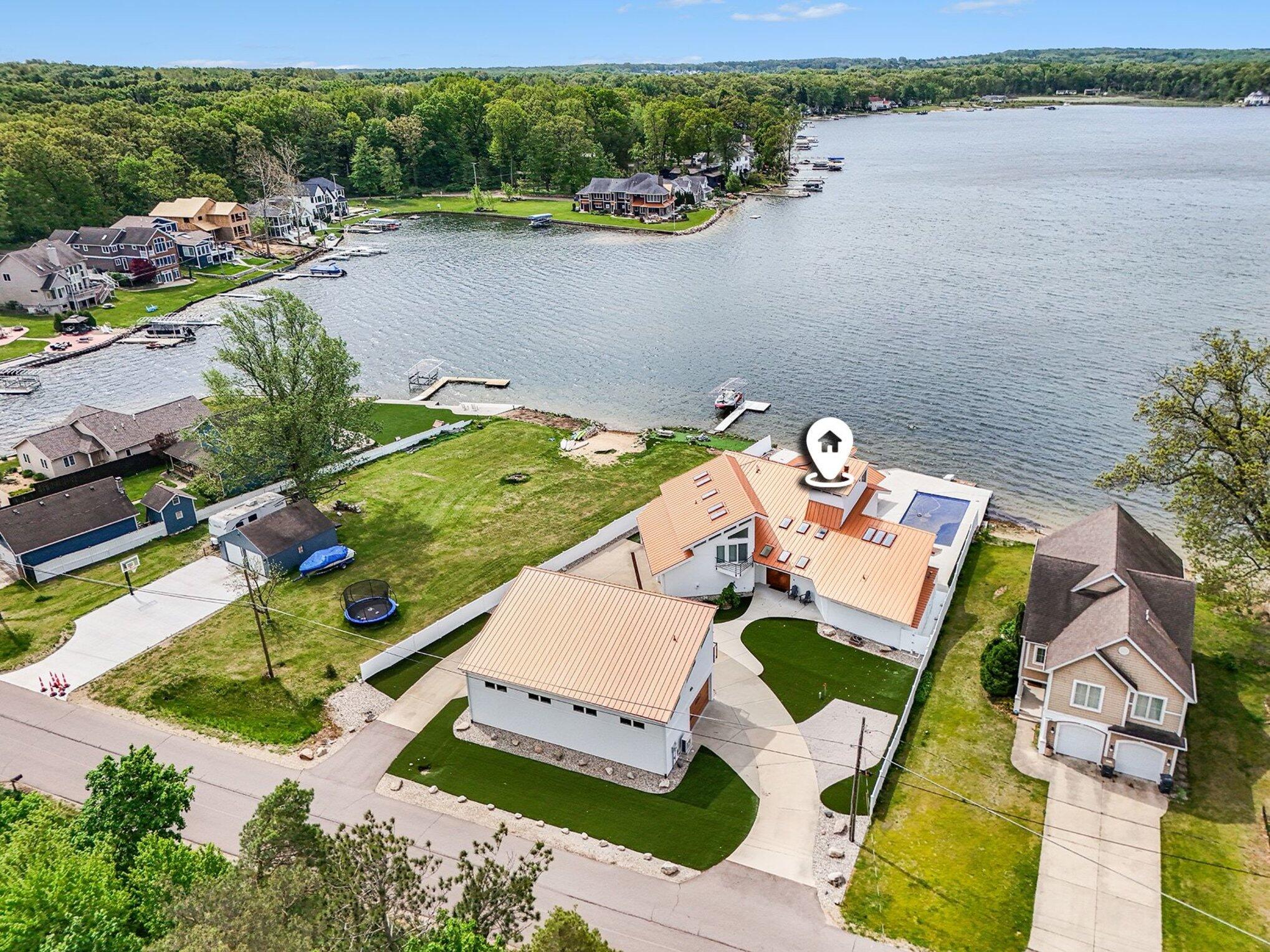 1046 N Eagle Lake Drive Kalamazoo MI 49009