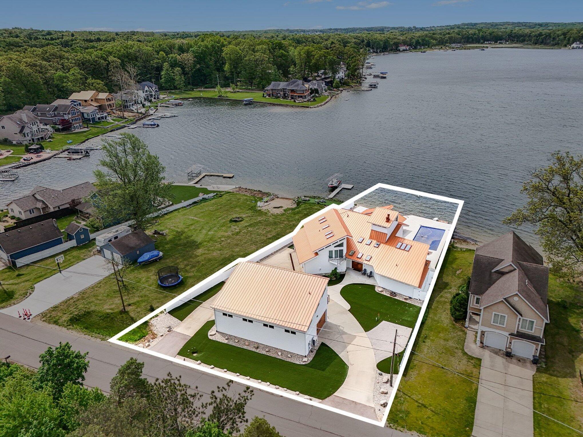 1046 N Eagle Lake Drive Kalamazoo MI 49009