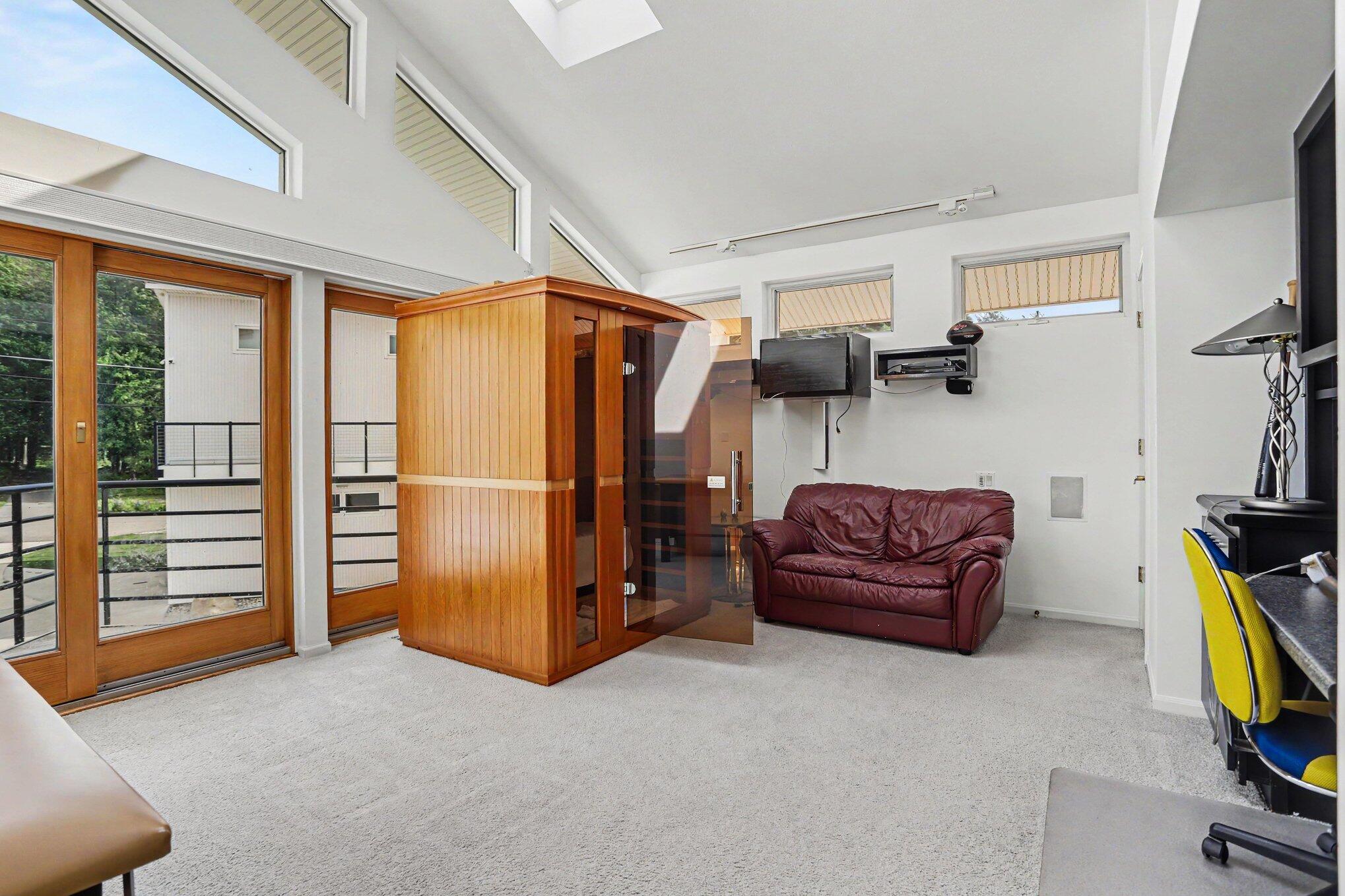 1046 N Eagle Lake Drive Kalamazoo MI 49009