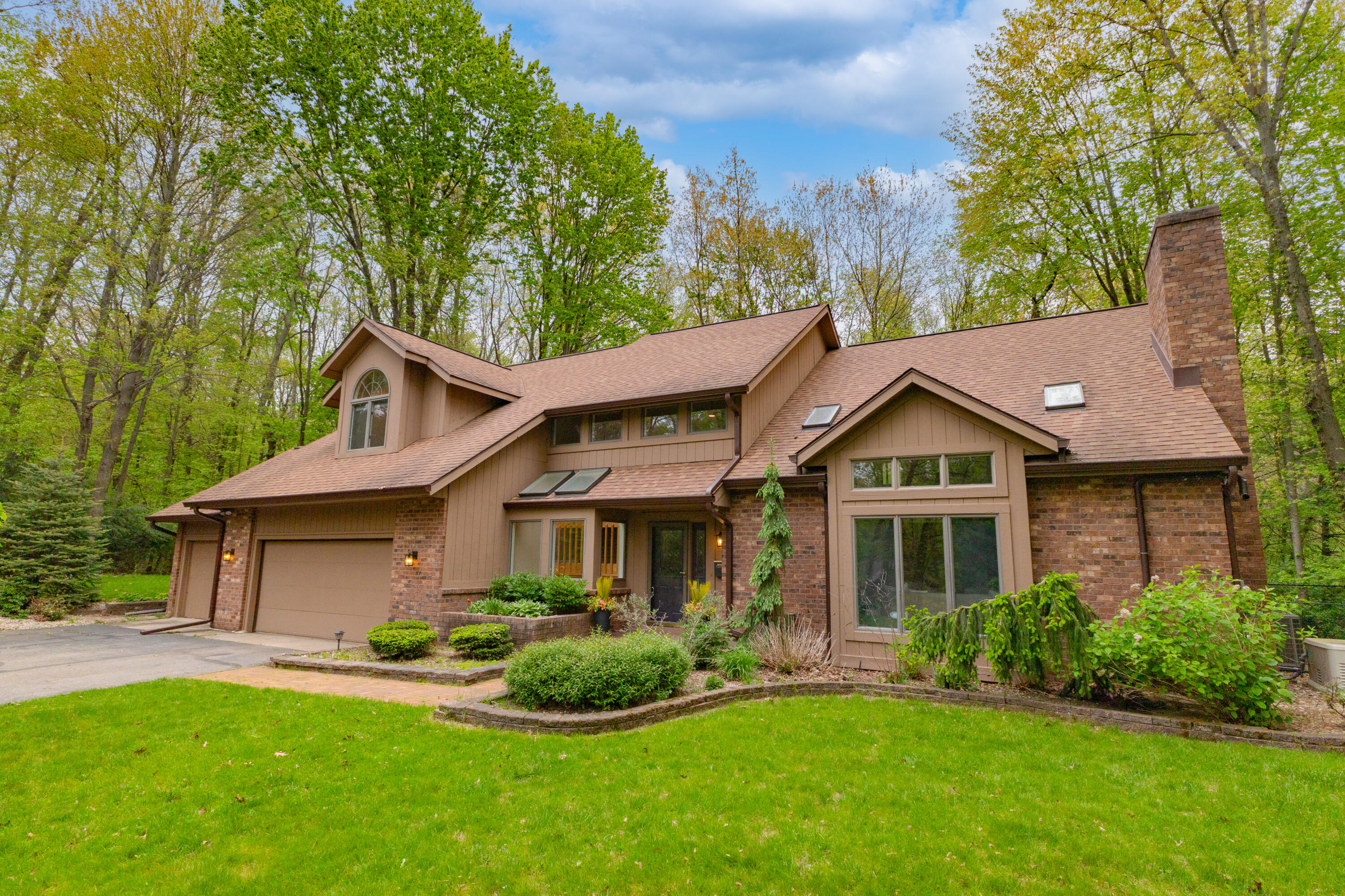 7170 Hawthorn Valley Avenue Kalamazoo MI 49009