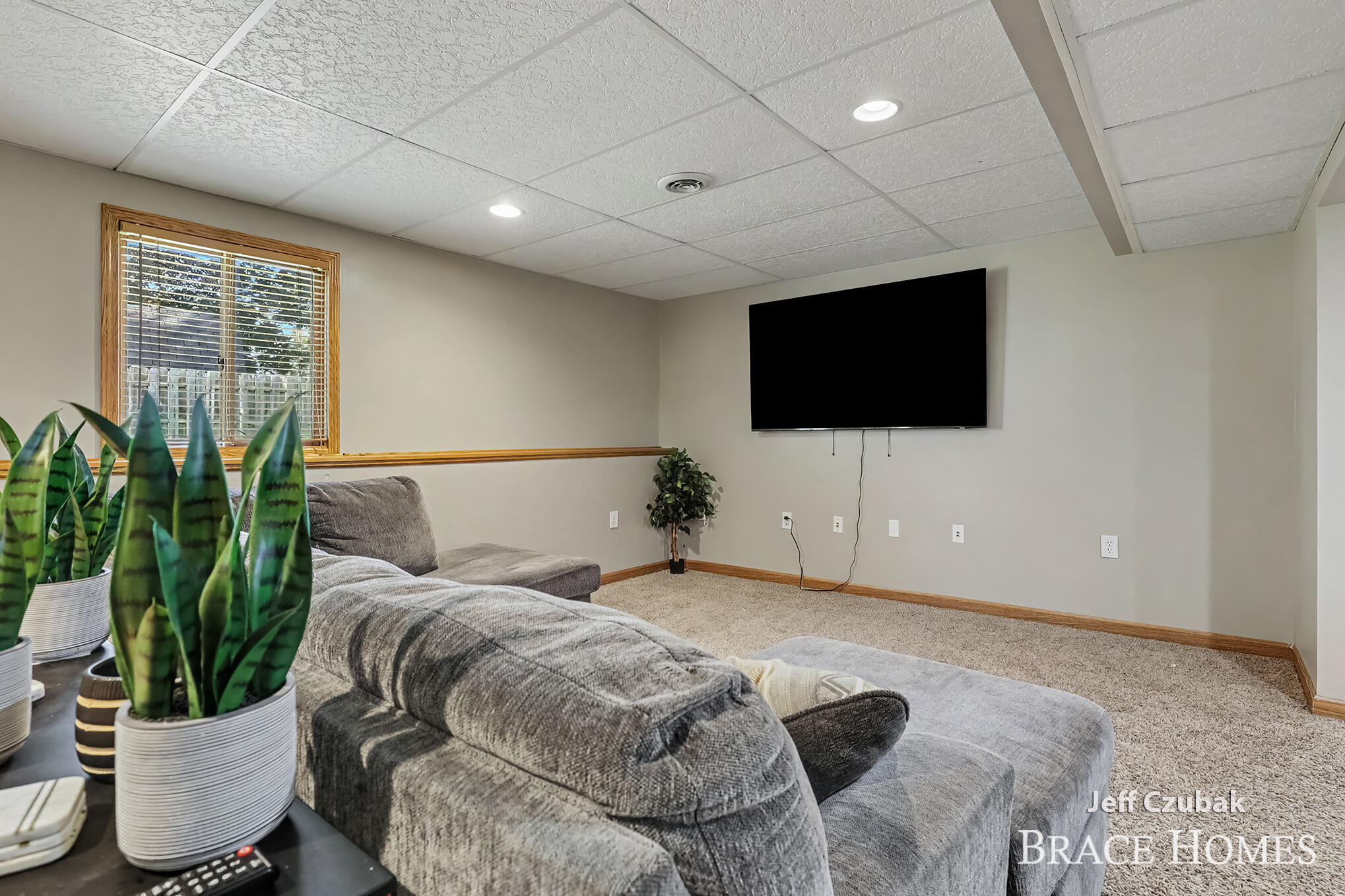 2174 Lamont Court NW Grand Rapids MI 49534