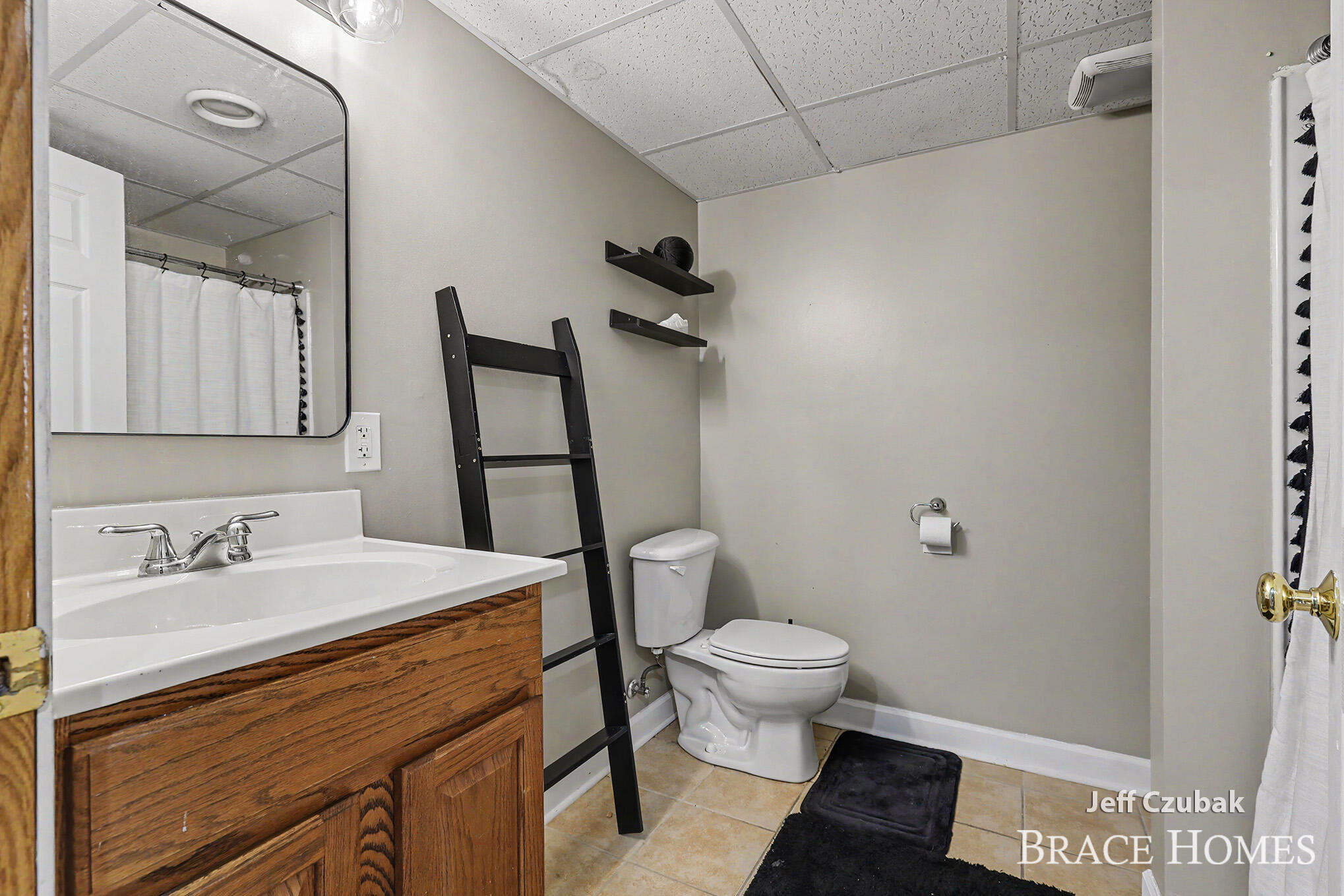 2174 Lamont Court NW Grand Rapids MI 49534