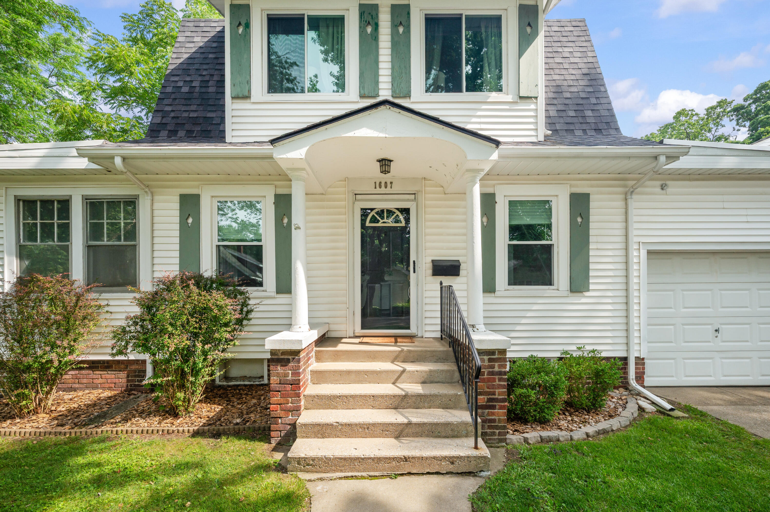 1607 Hickory Street Niles MI 49120