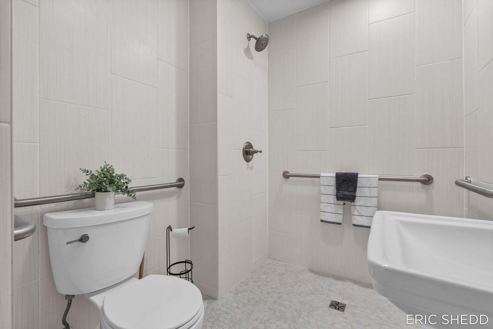 631 3 Mile Road NE Grand Rapids MI 49505