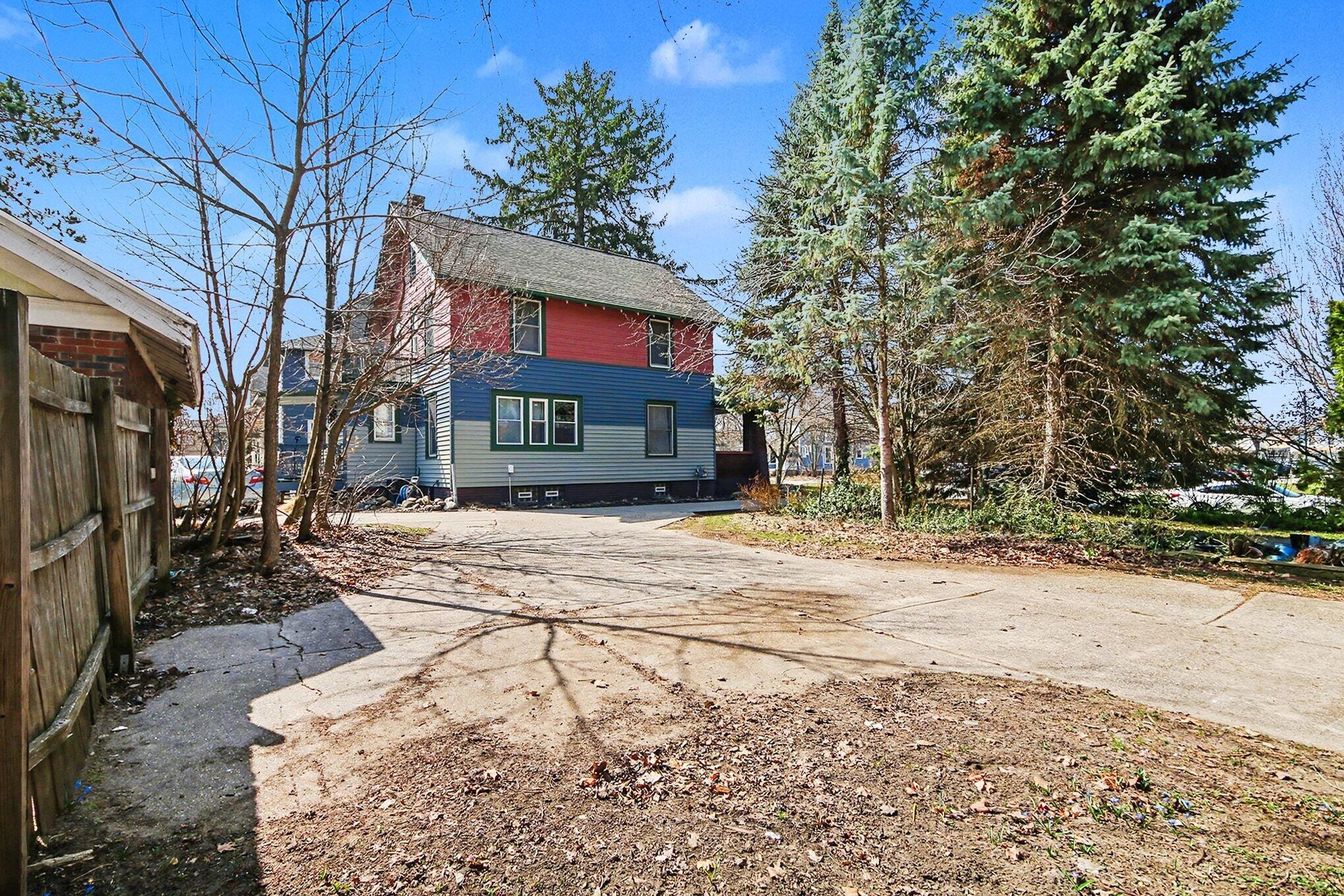 138 Burton Street SE Grand Rapids MI 49507
