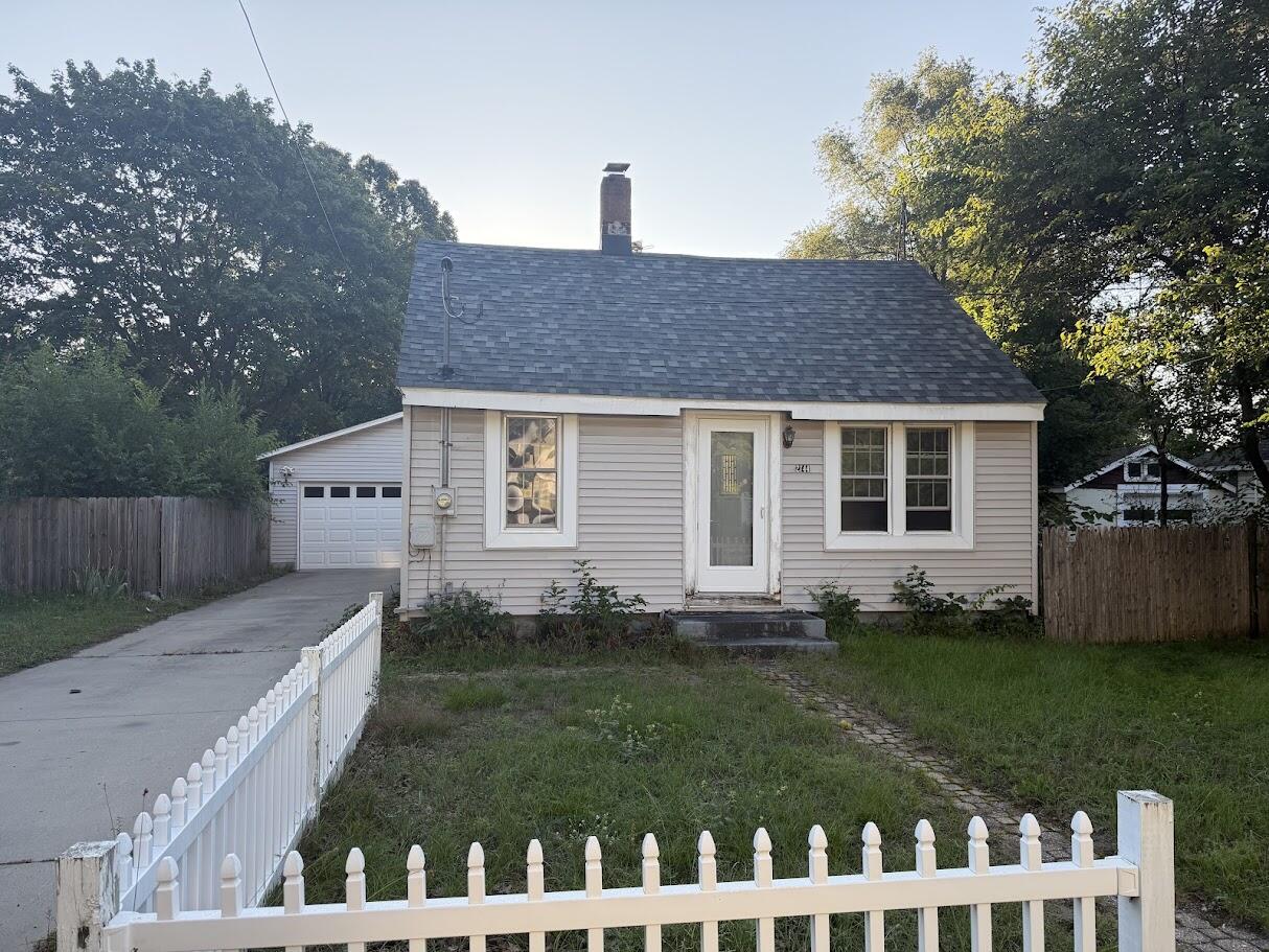 2744 Huizenga Street Muskegon MI 49444