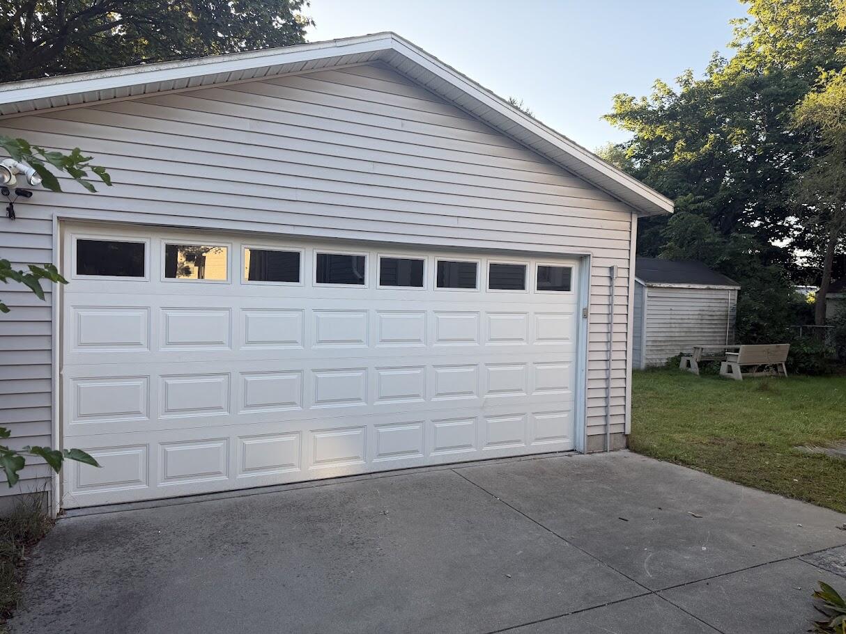 2744 Huizenga Street Muskegon MI 49444