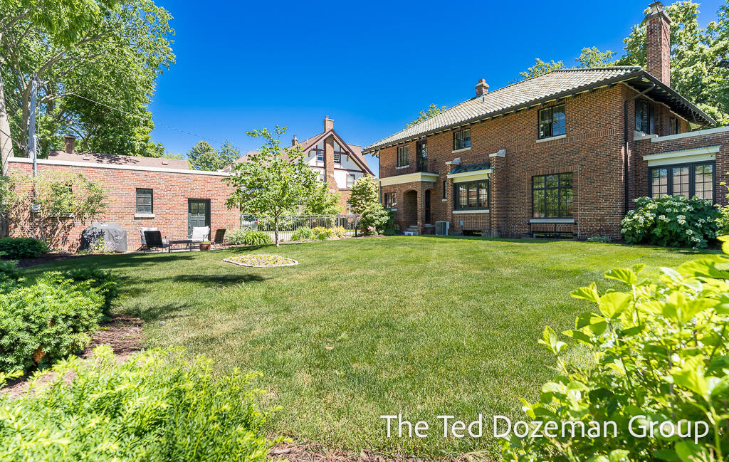 135 W 12th Street Holland MI 49423