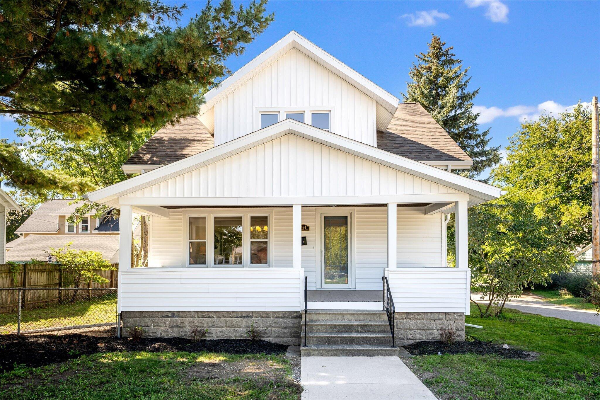 424 Van Raalte Avenue Holland MI 49423