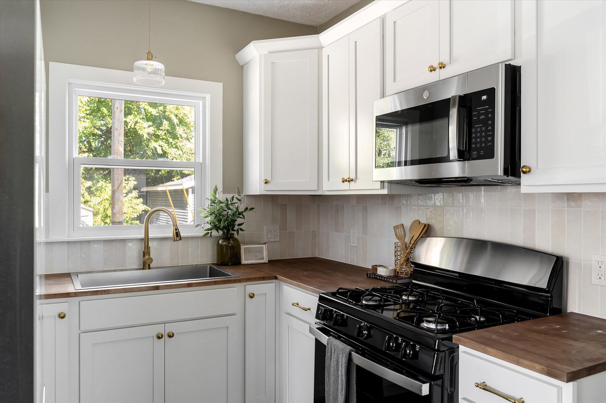 424 Van Raalte Avenue Holland MI 49423