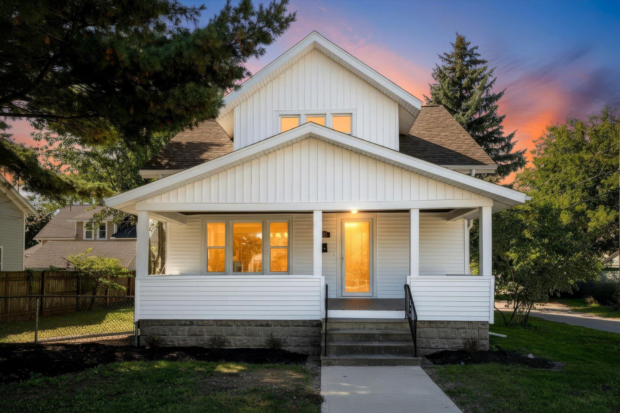 424 Van Raalte Avenue Holland MI 49423