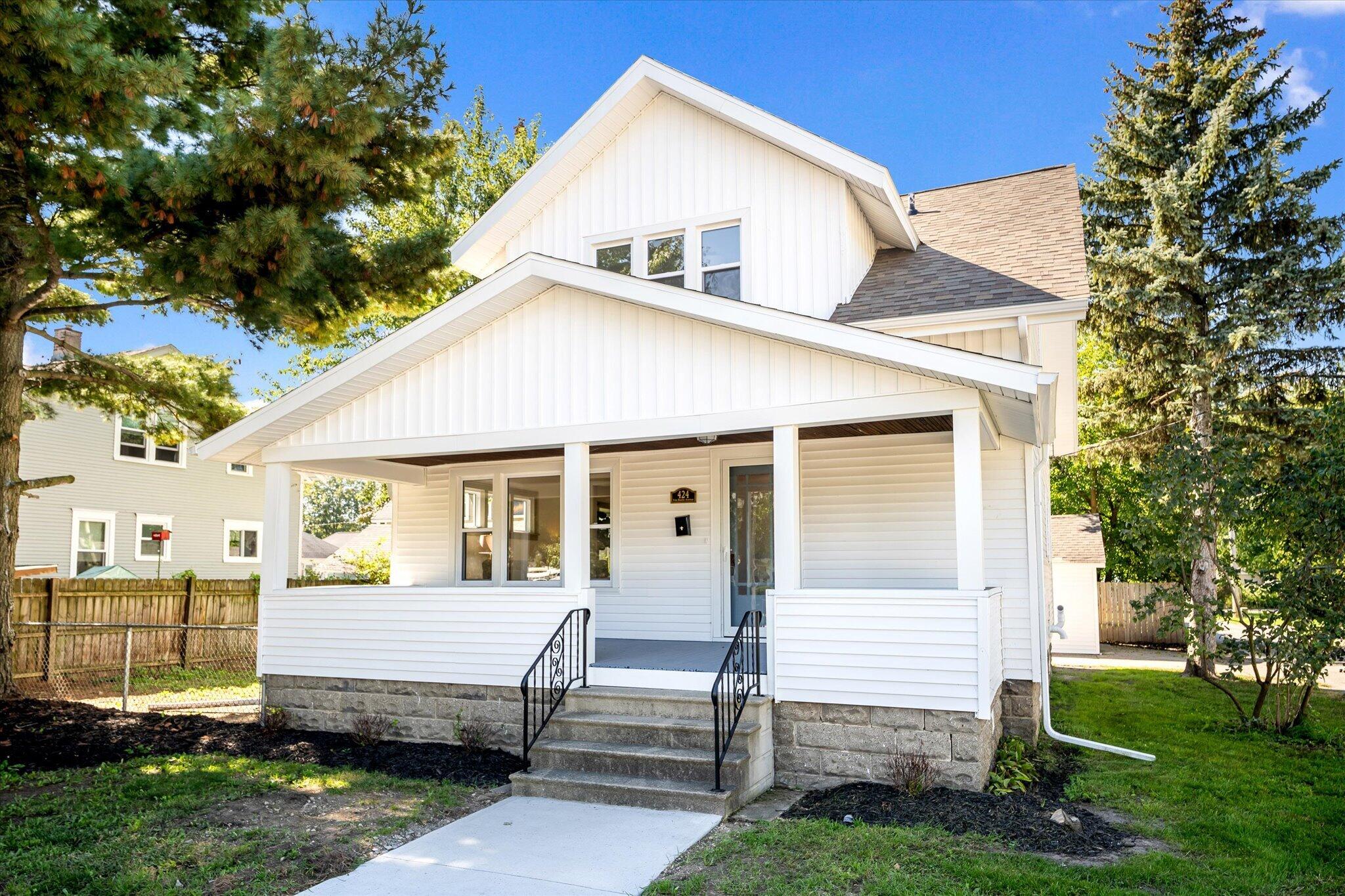 424 Van Raalte Avenue Holland MI 49423