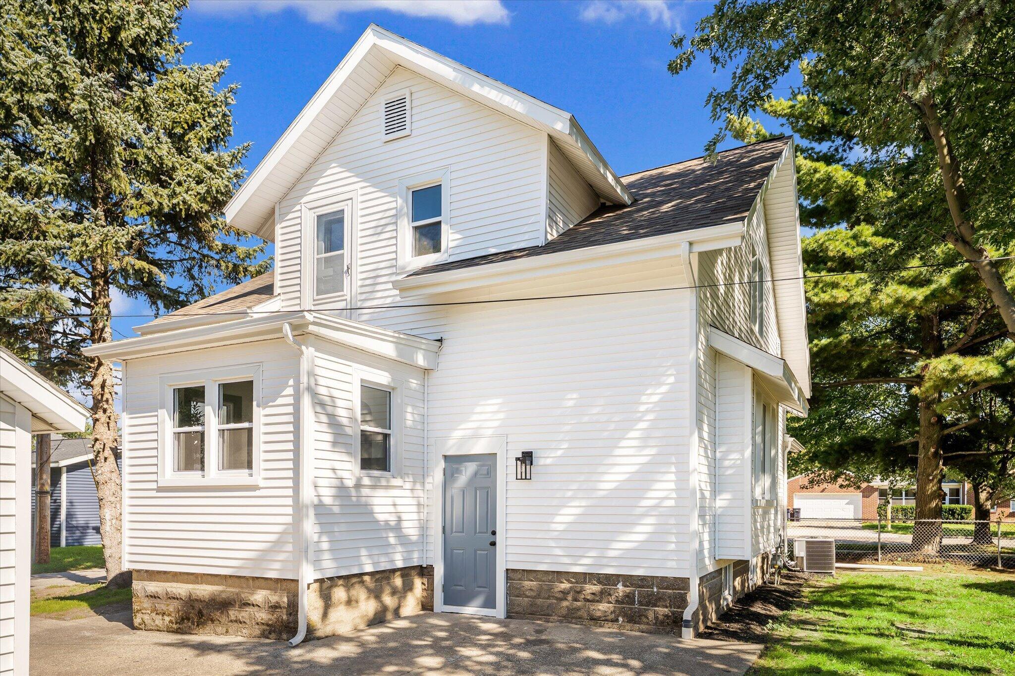 424 Van Raalte Avenue Holland MI 49423