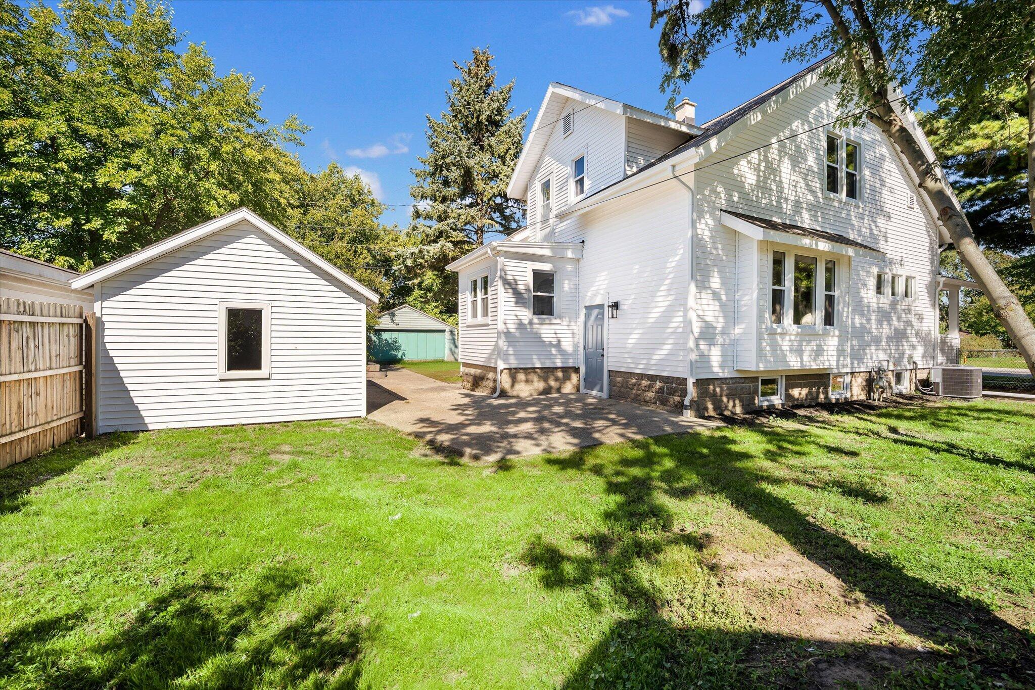 424 Van Raalte Avenue Holland MI 49423
