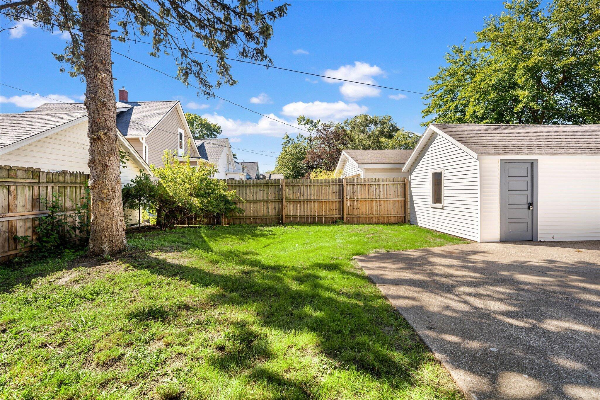 424 Van Raalte Avenue Holland MI 49423