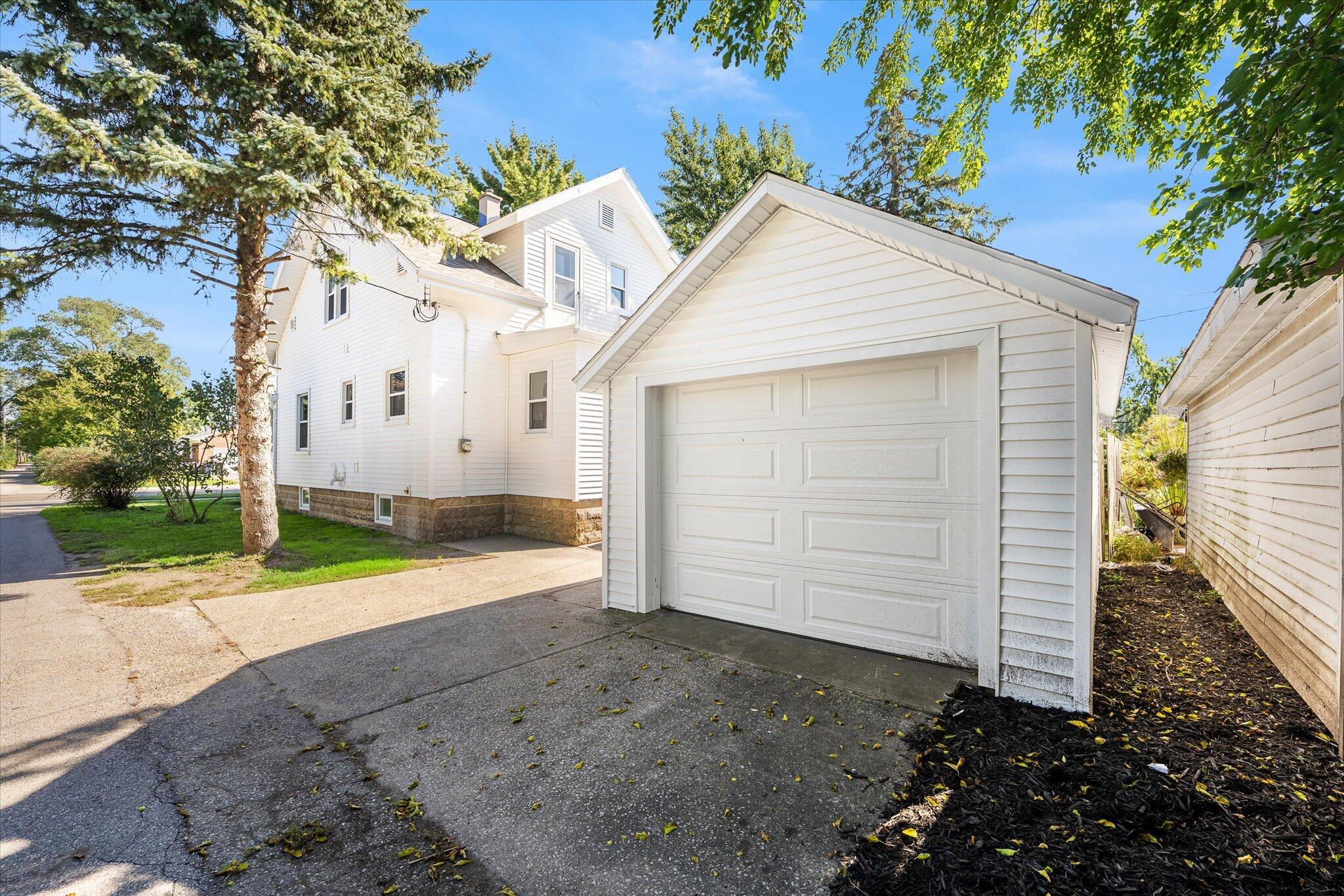 424 Van Raalte Avenue Holland MI 49423