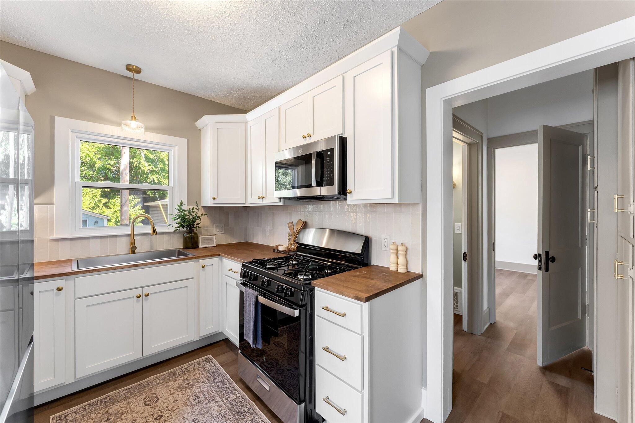 424 Van Raalte Avenue Holland MI 49423