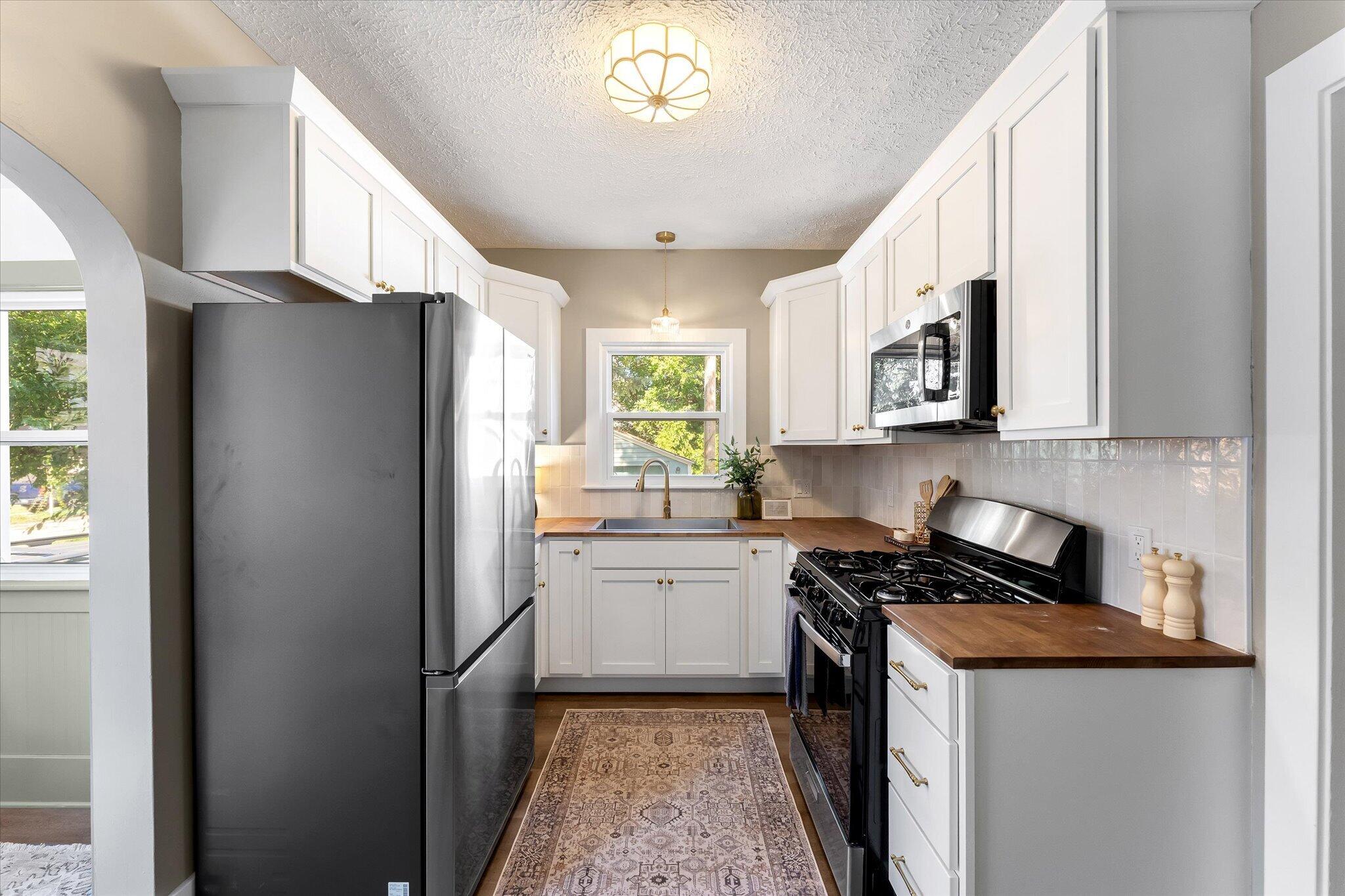 424 Van Raalte Avenue Holland MI 49423