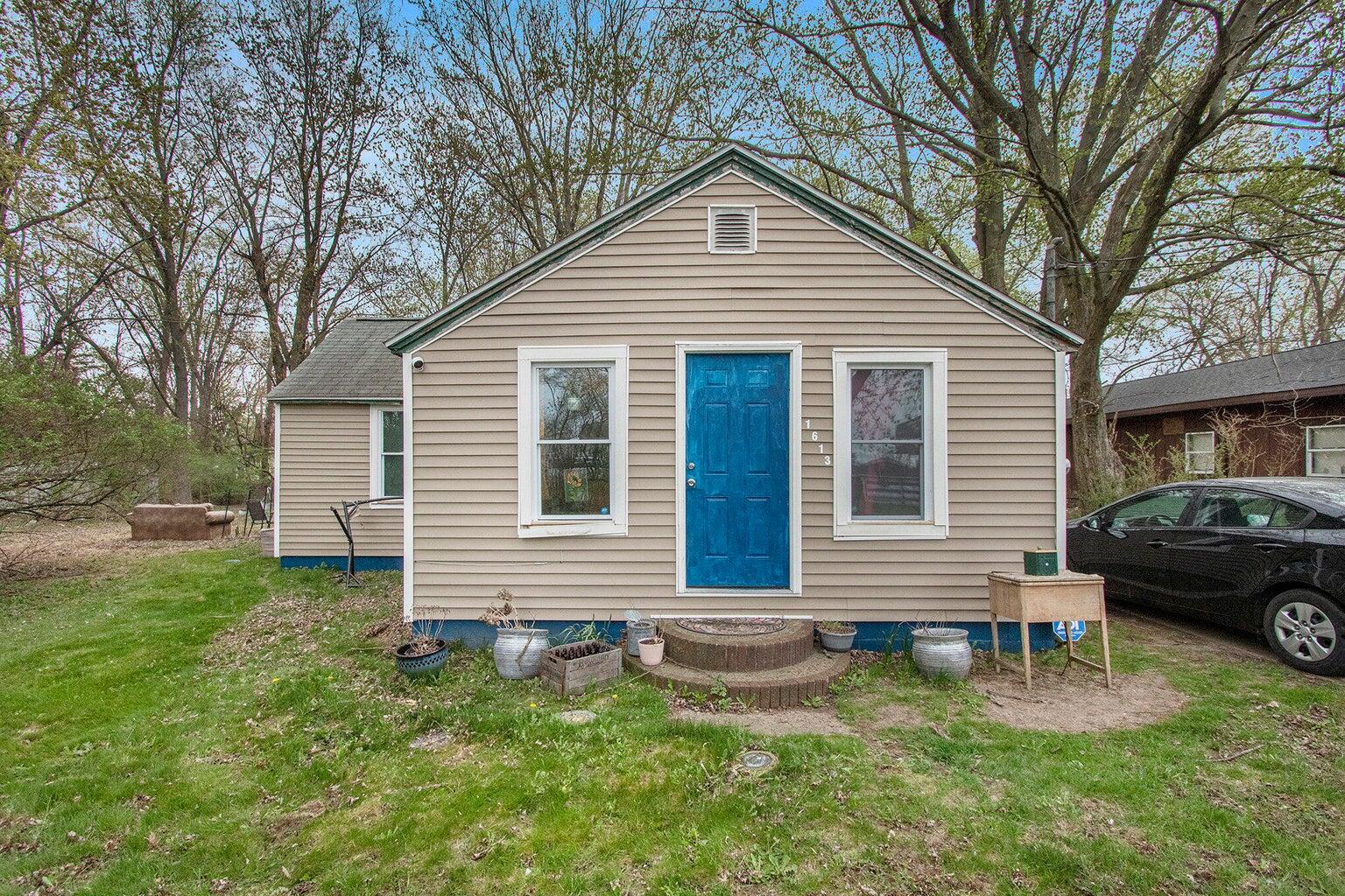 1613 Norton Road Benton Harbor MI 49022