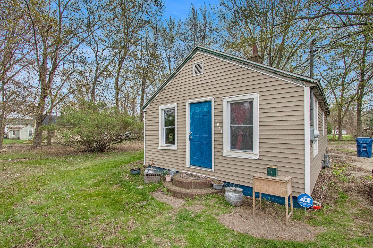 1613 Norton Road Benton Harbor MI 49022