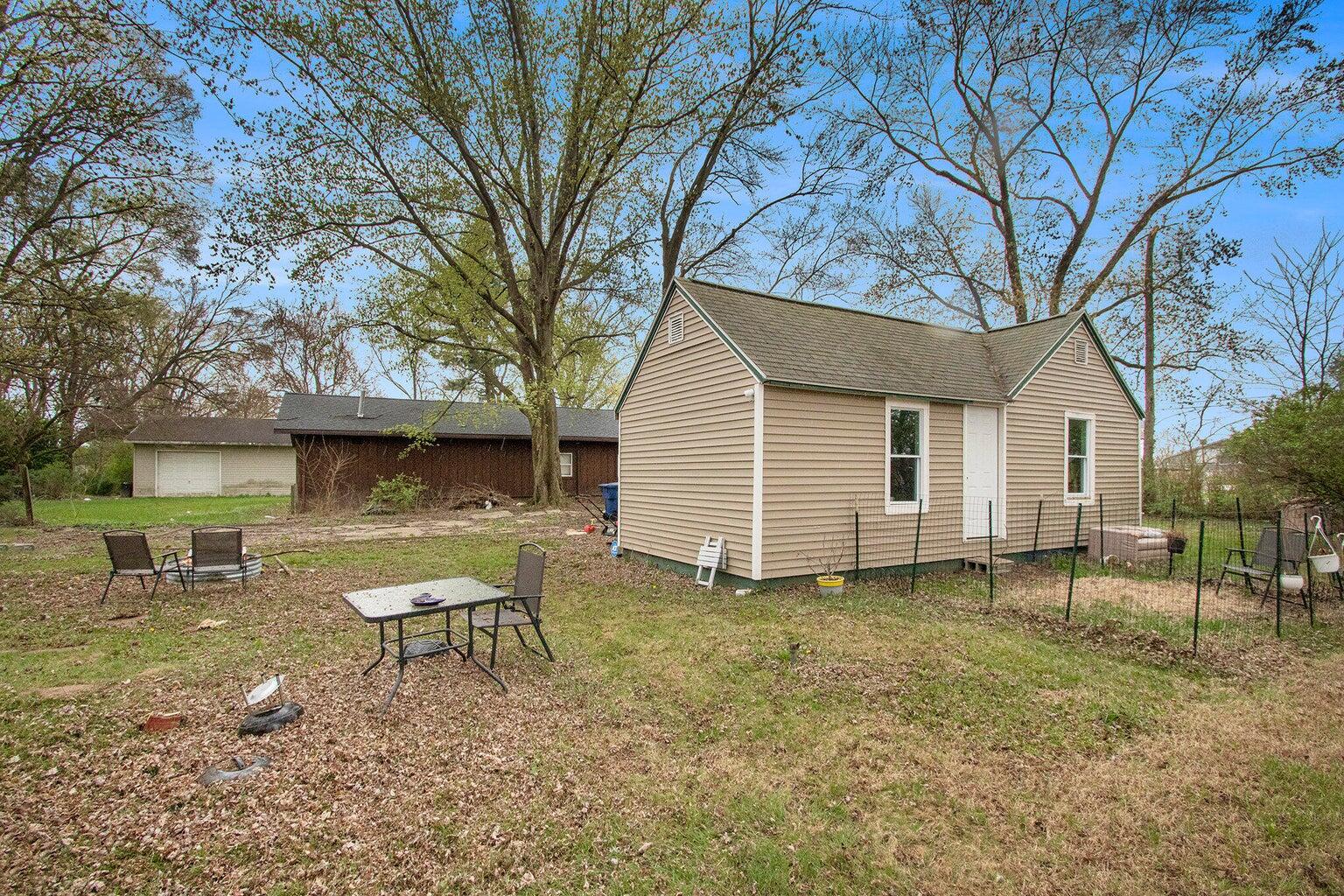 1613 Norton Road Benton Harbor MI 49022