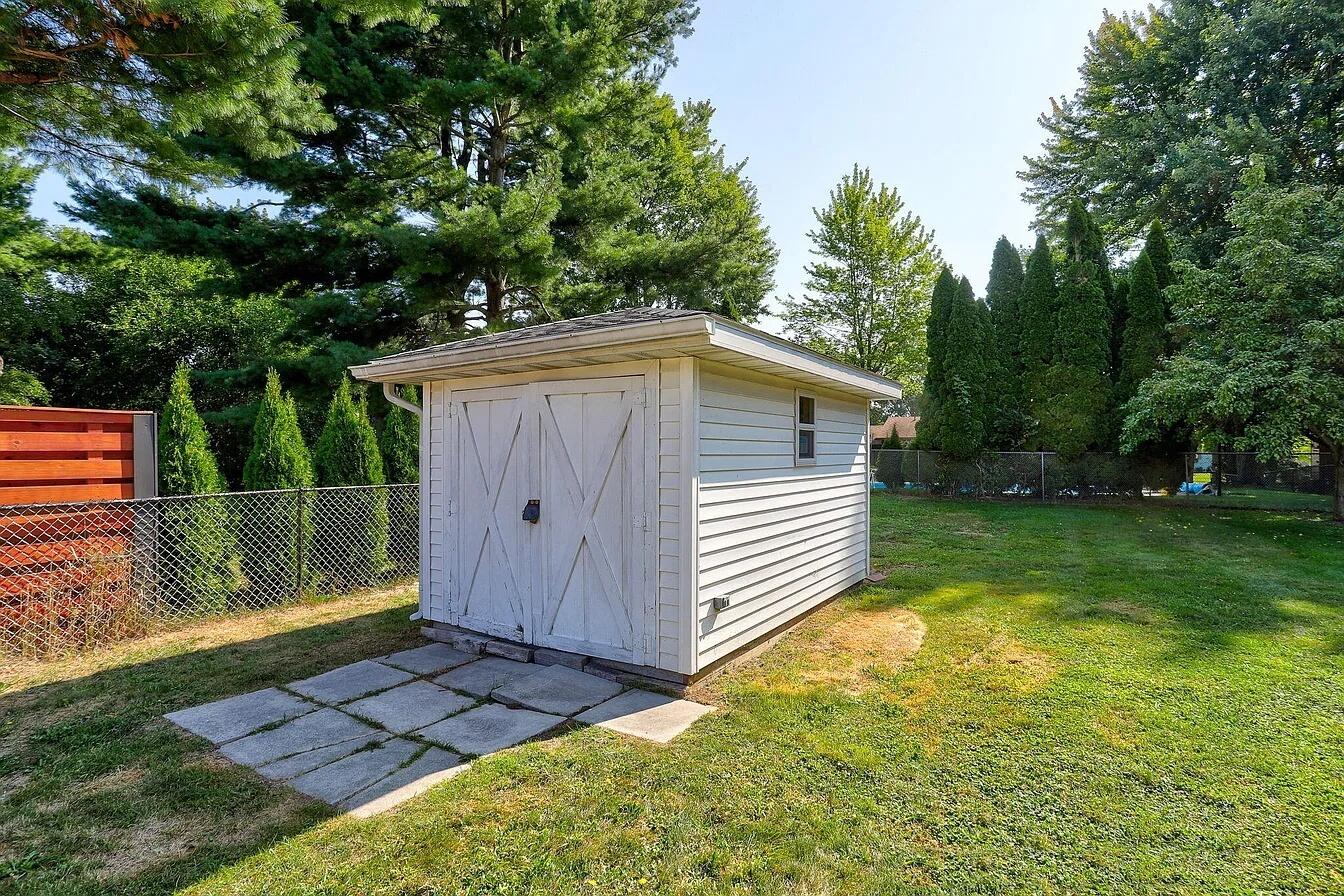 1490 Sierra Avenue NW Grand Rapids MI 49534