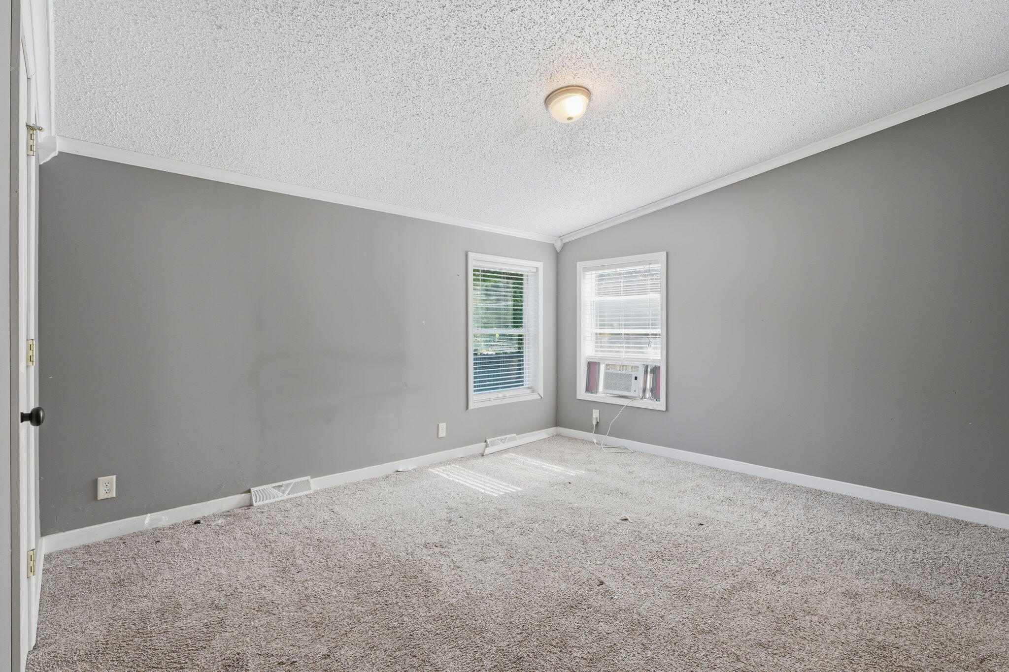 582 Leenhouts Street Kalamazoo MI 49048