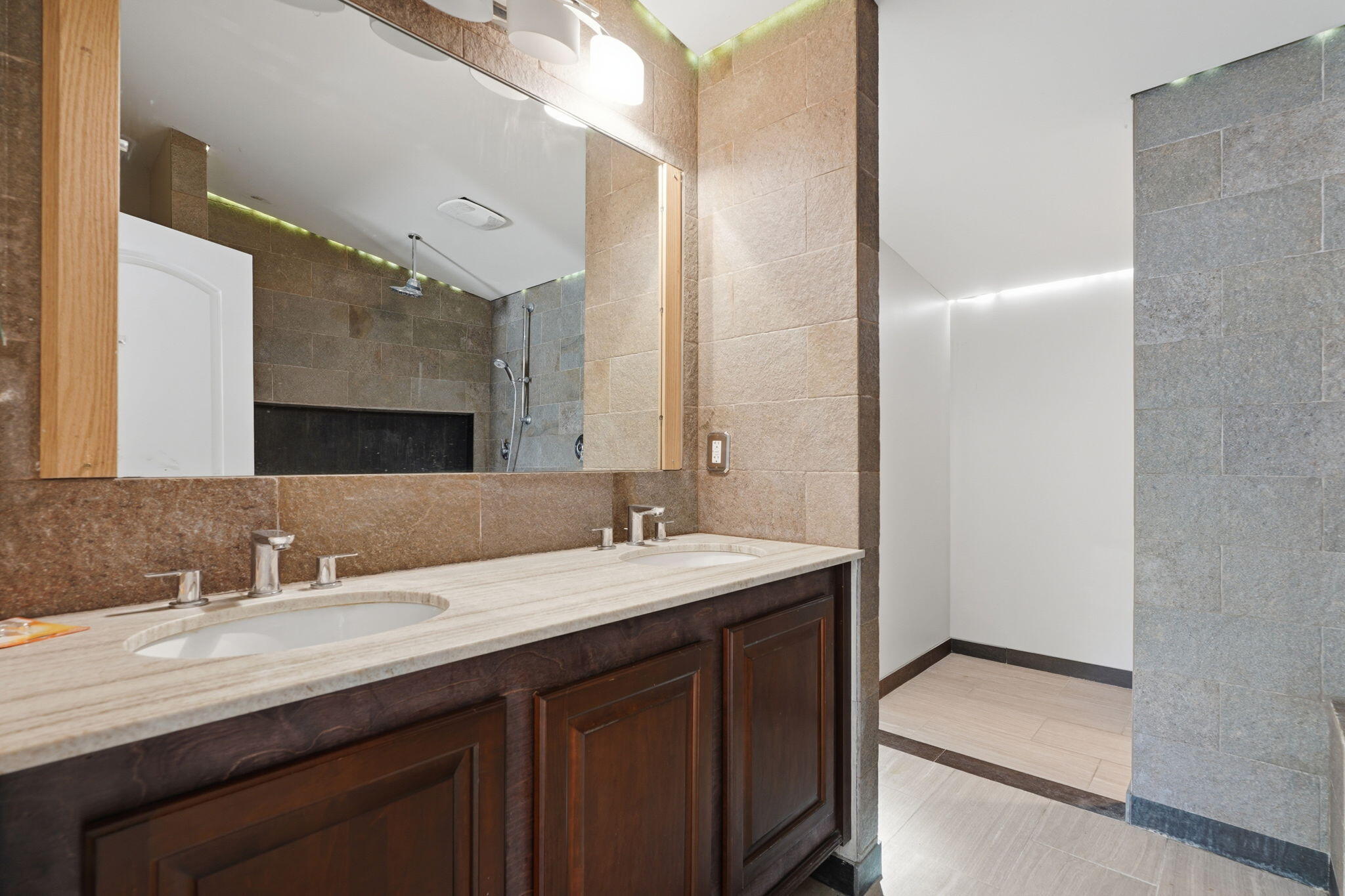 582 Leenhouts Street Kalamazoo MI 49048