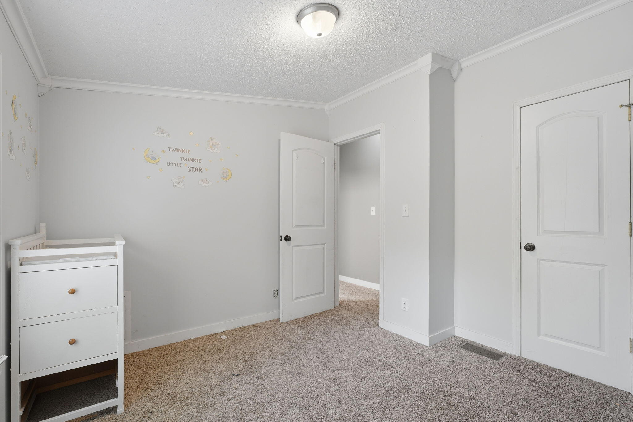 582 Leenhouts Street Kalamazoo MI 49048