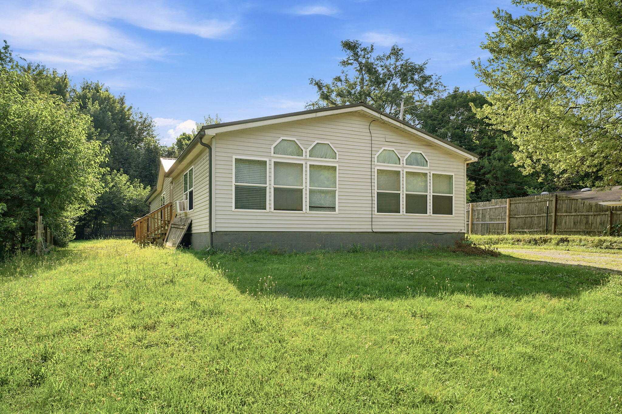 582 Leenhouts Street Kalamazoo MI 49048