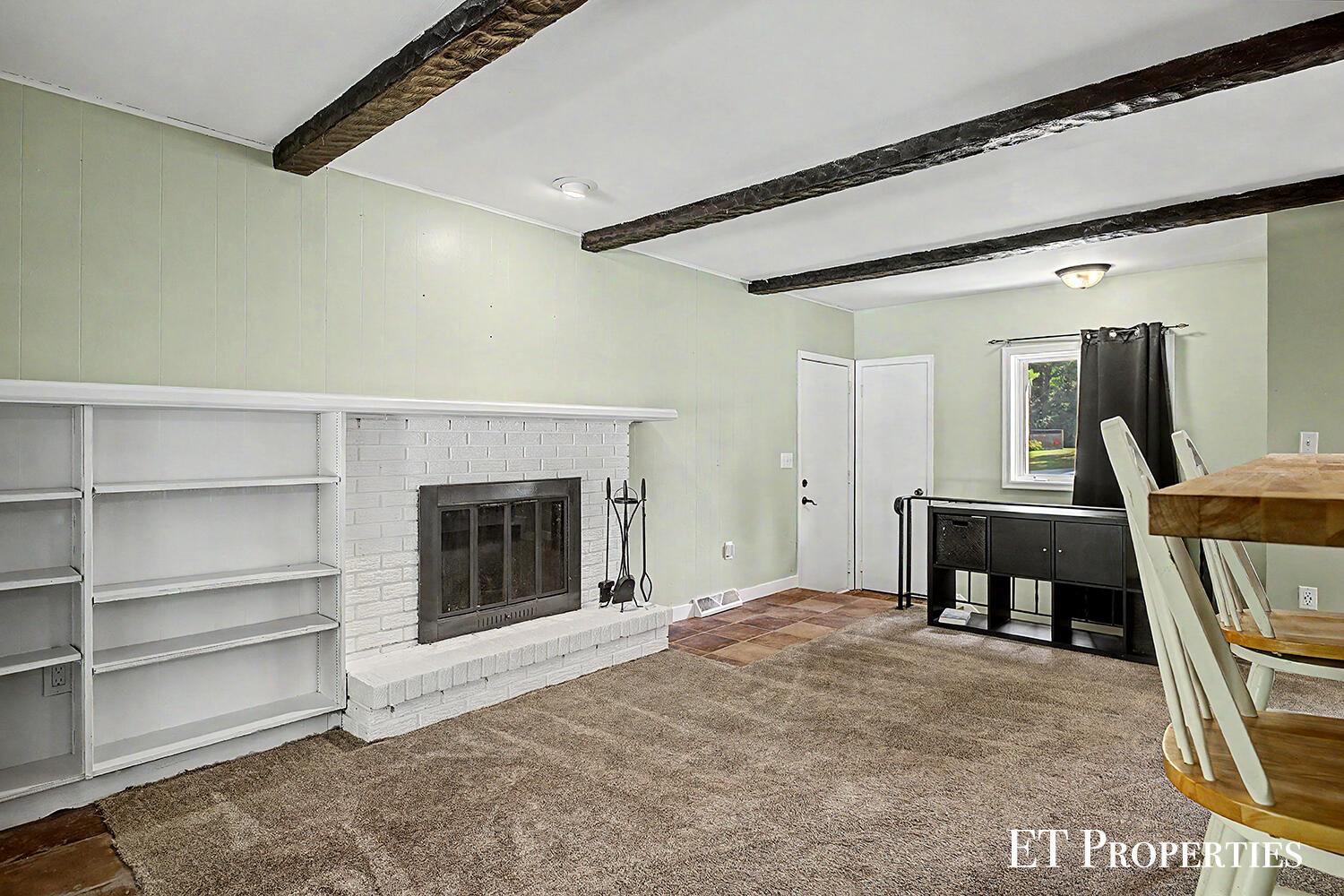 2440 Saratoga Drive NE Grand Rapids MI 49525
