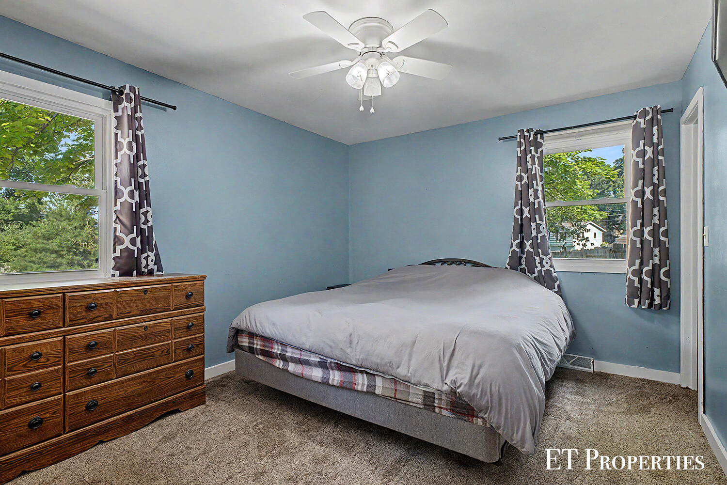 2440 Saratoga Drive NE Grand Rapids MI 49525