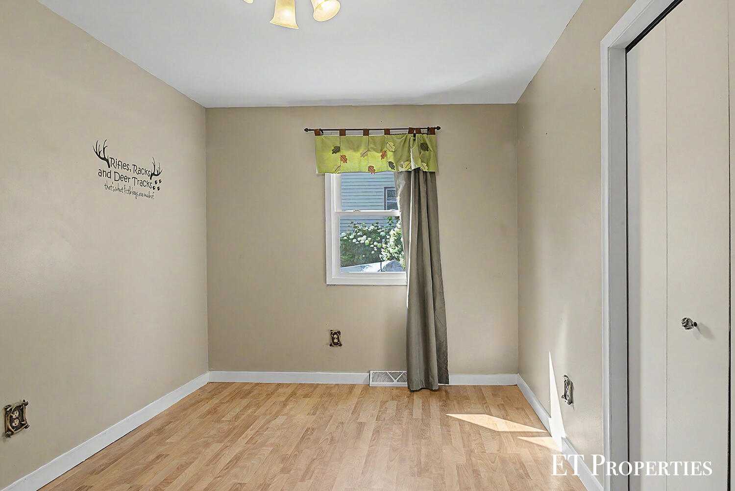 2440 Saratoga Drive NE Grand Rapids MI 49525