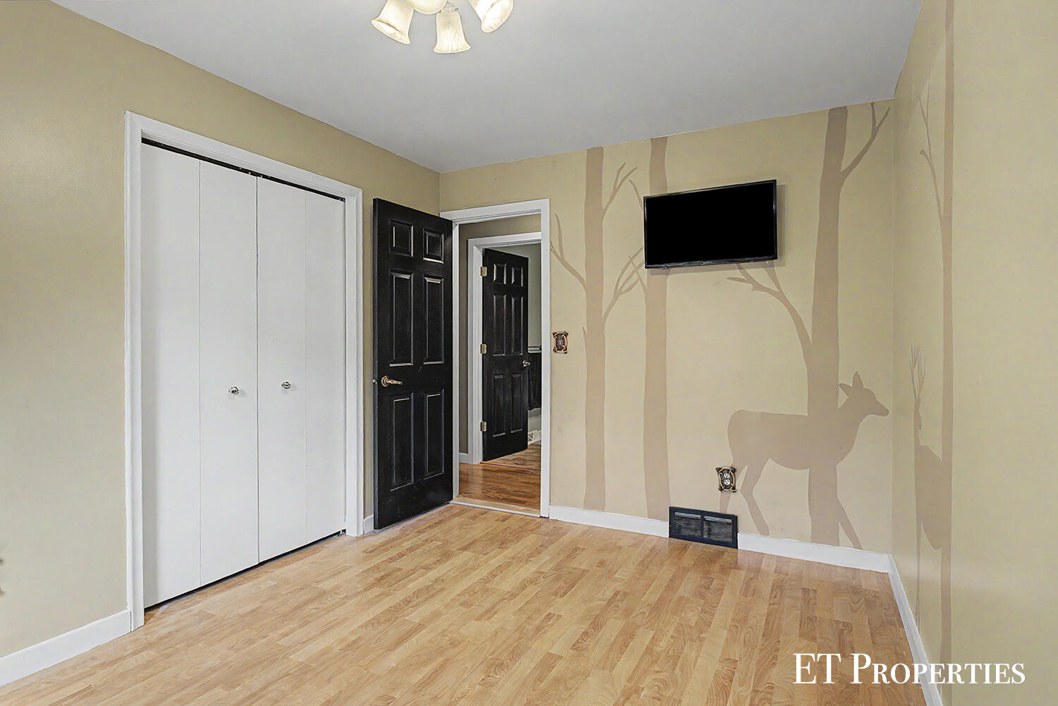 2440 Saratoga Drive NE Grand Rapids MI 49525