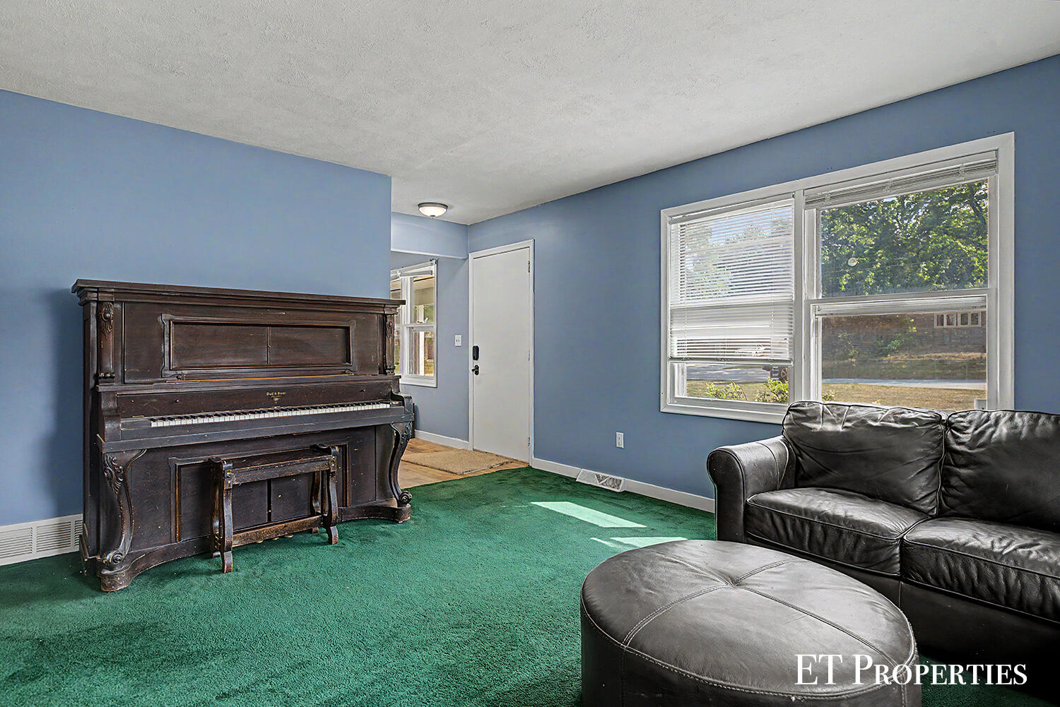 2440 Saratoga Drive NE Grand Rapids MI 49525
