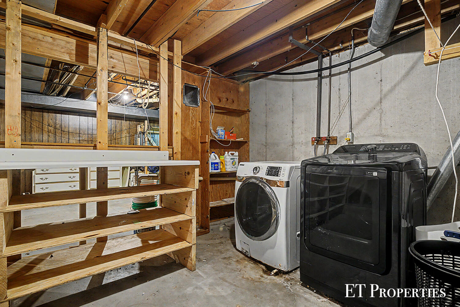 2440 Saratoga Drive NE Grand Rapids MI 49525