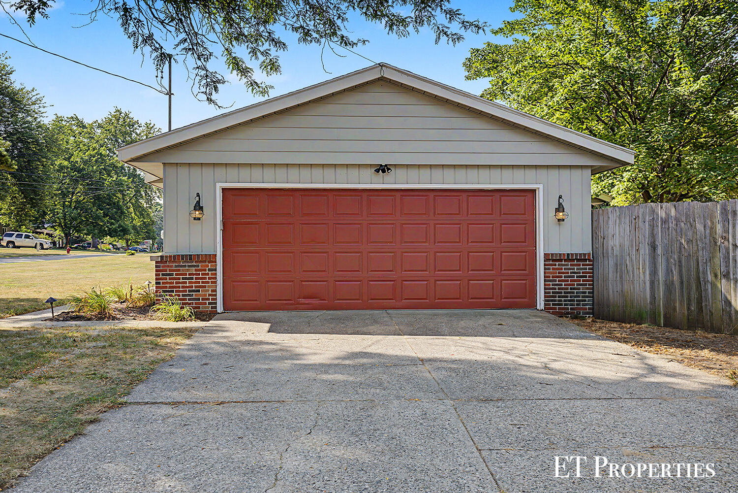2440 Saratoga Drive NE Grand Rapids MI 49525