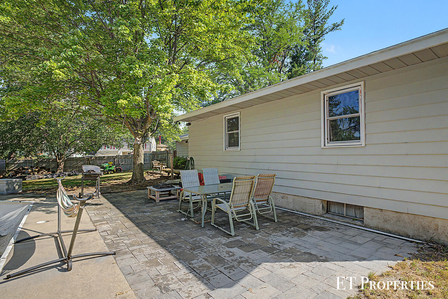 2440 Saratoga Drive NE Grand Rapids MI 49525