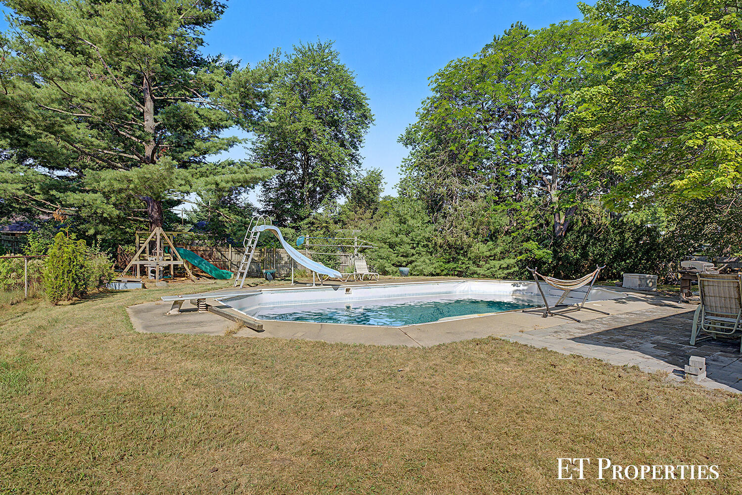2440 Saratoga Drive NE Grand Rapids MI 49525