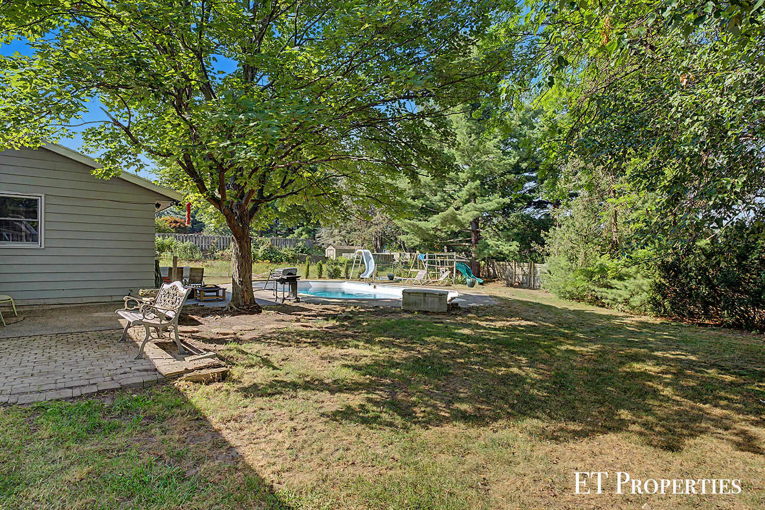 2440 Saratoga Drive NE Grand Rapids MI 49525