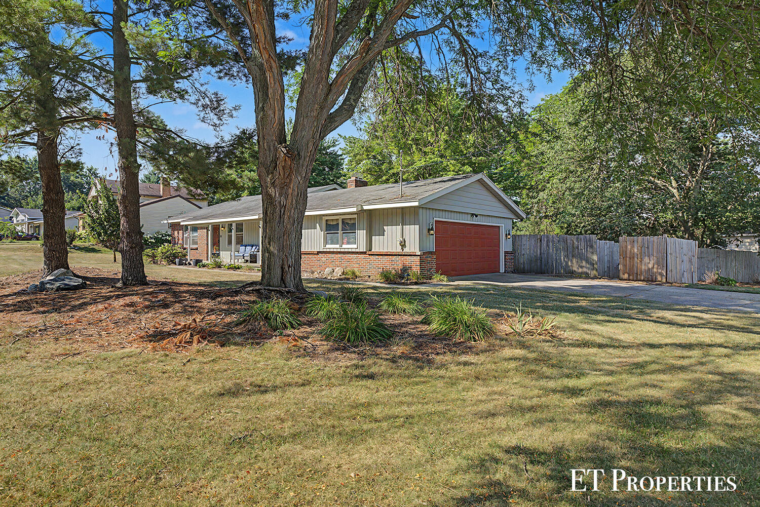 2440 Saratoga Drive NE Grand Rapids MI 49525