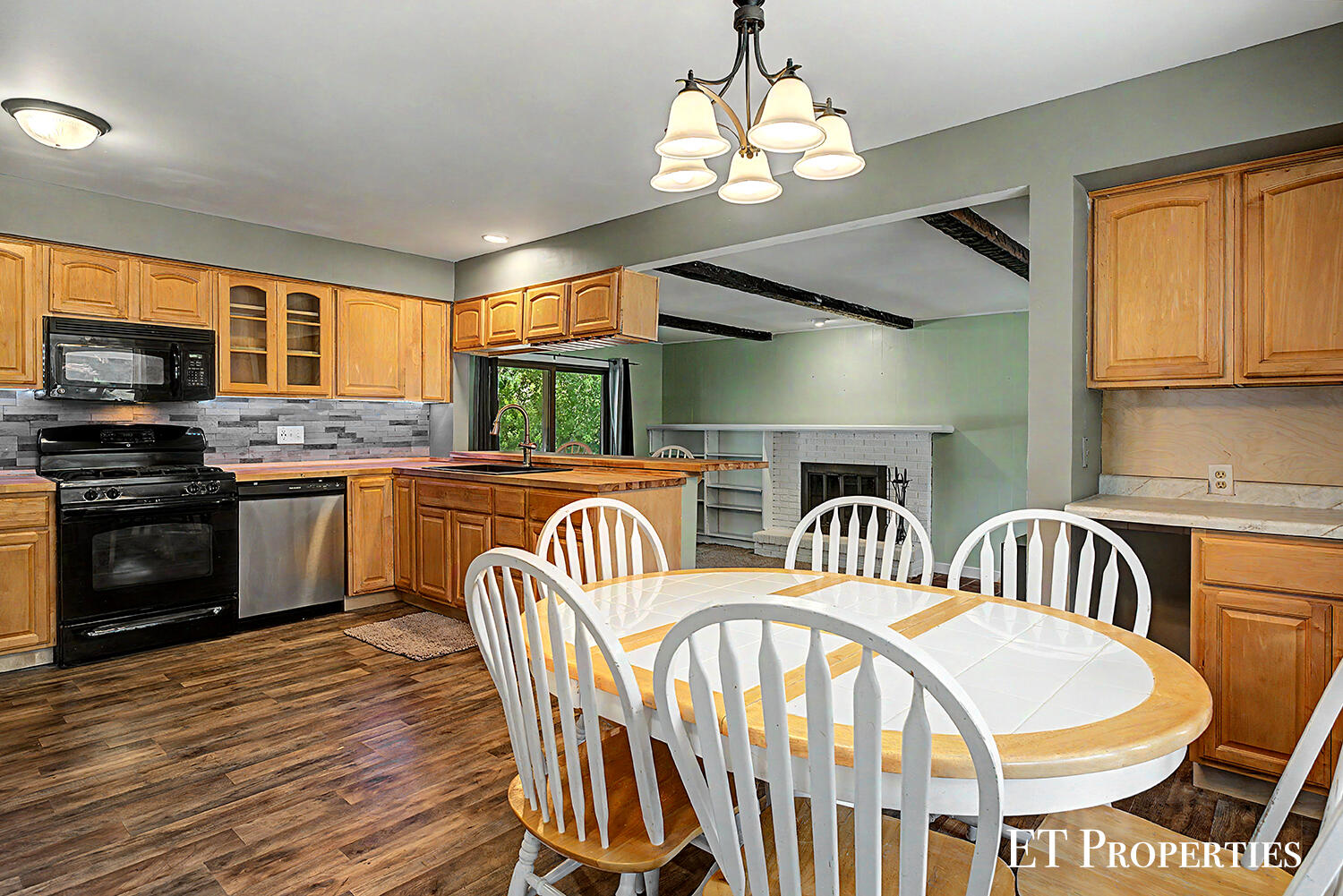 2440 Saratoga Drive NE Grand Rapids MI 49525
