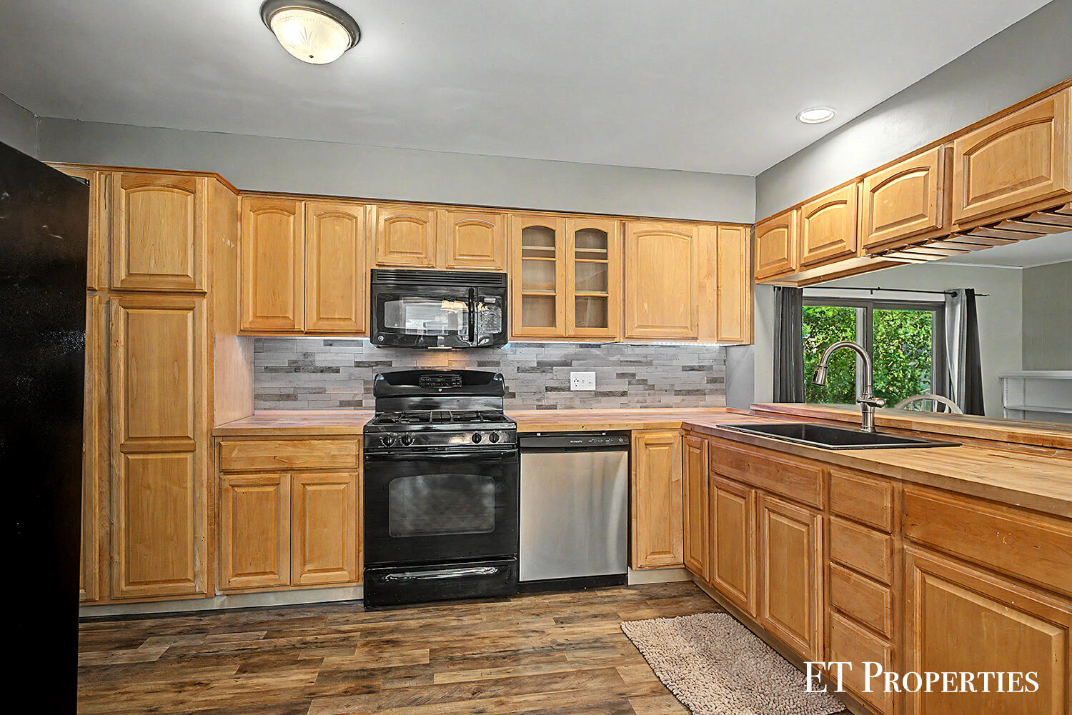 2440 Saratoga Drive NE Grand Rapids MI 49525