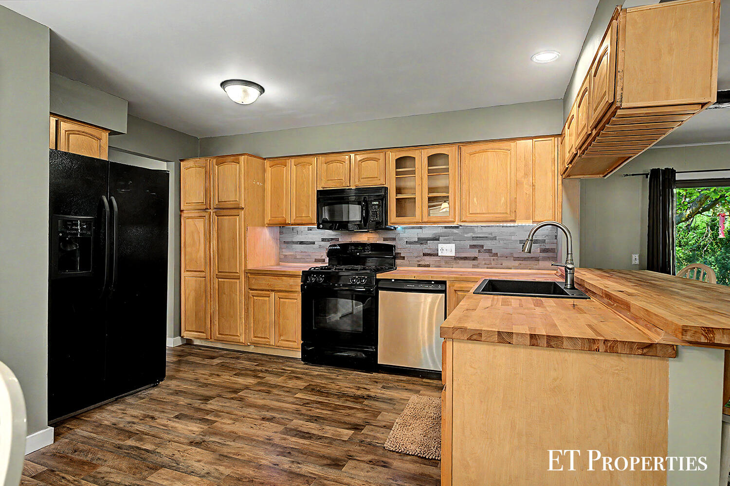 2440 Saratoga Drive NE Grand Rapids MI 49525