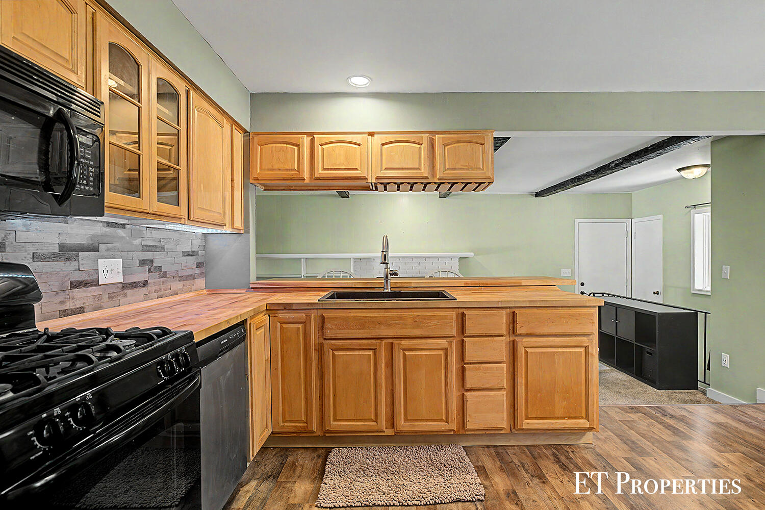 2440 Saratoga Drive NE Grand Rapids MI 49525