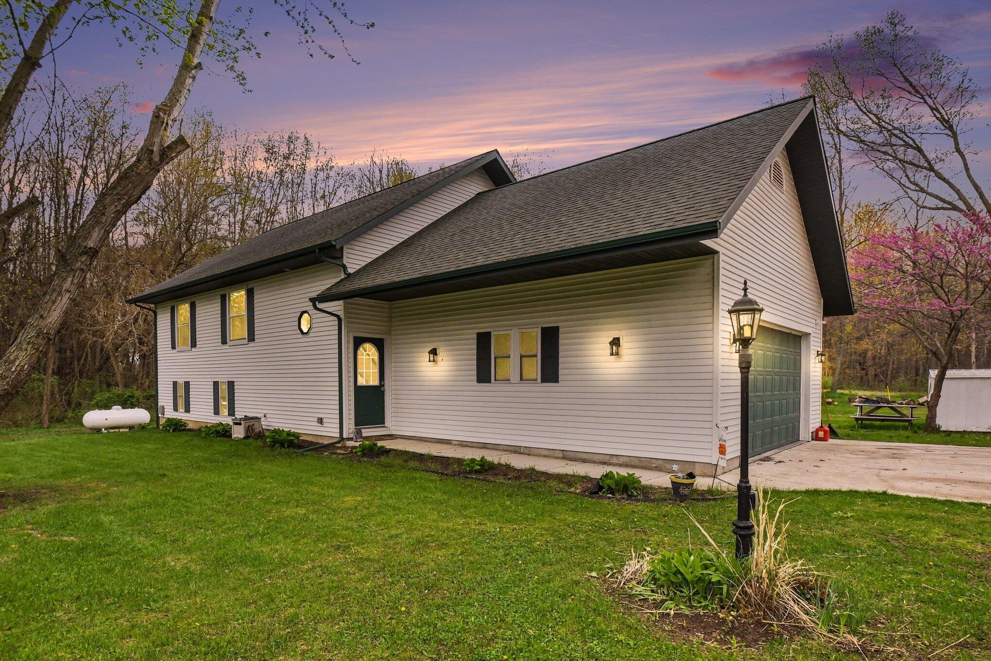 29542 Priest Street Dowagiac MI 49047