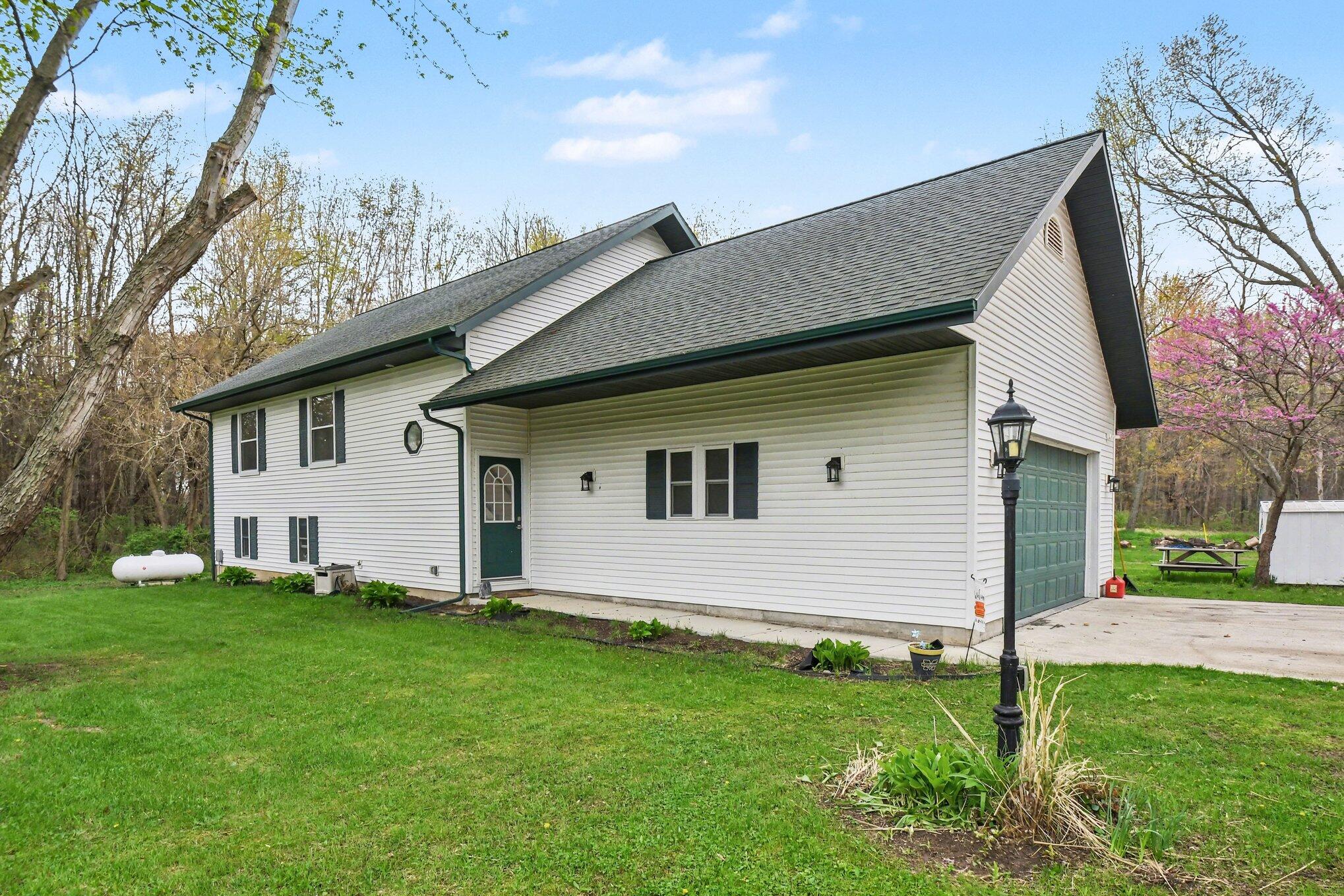 29542 Priest Street Dowagiac MI 49047