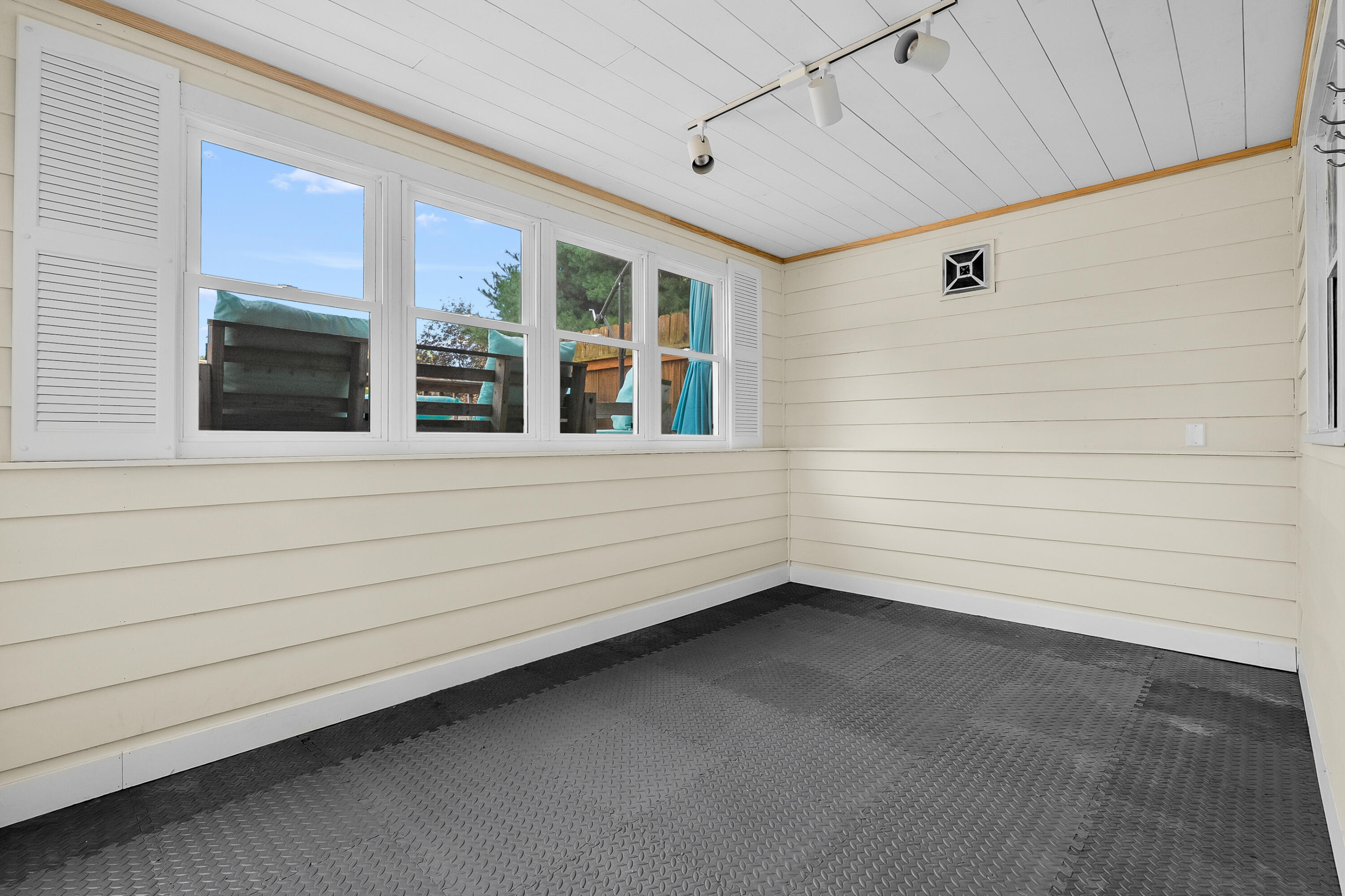 2084 N 26th Street Kalamazoo MI 49048